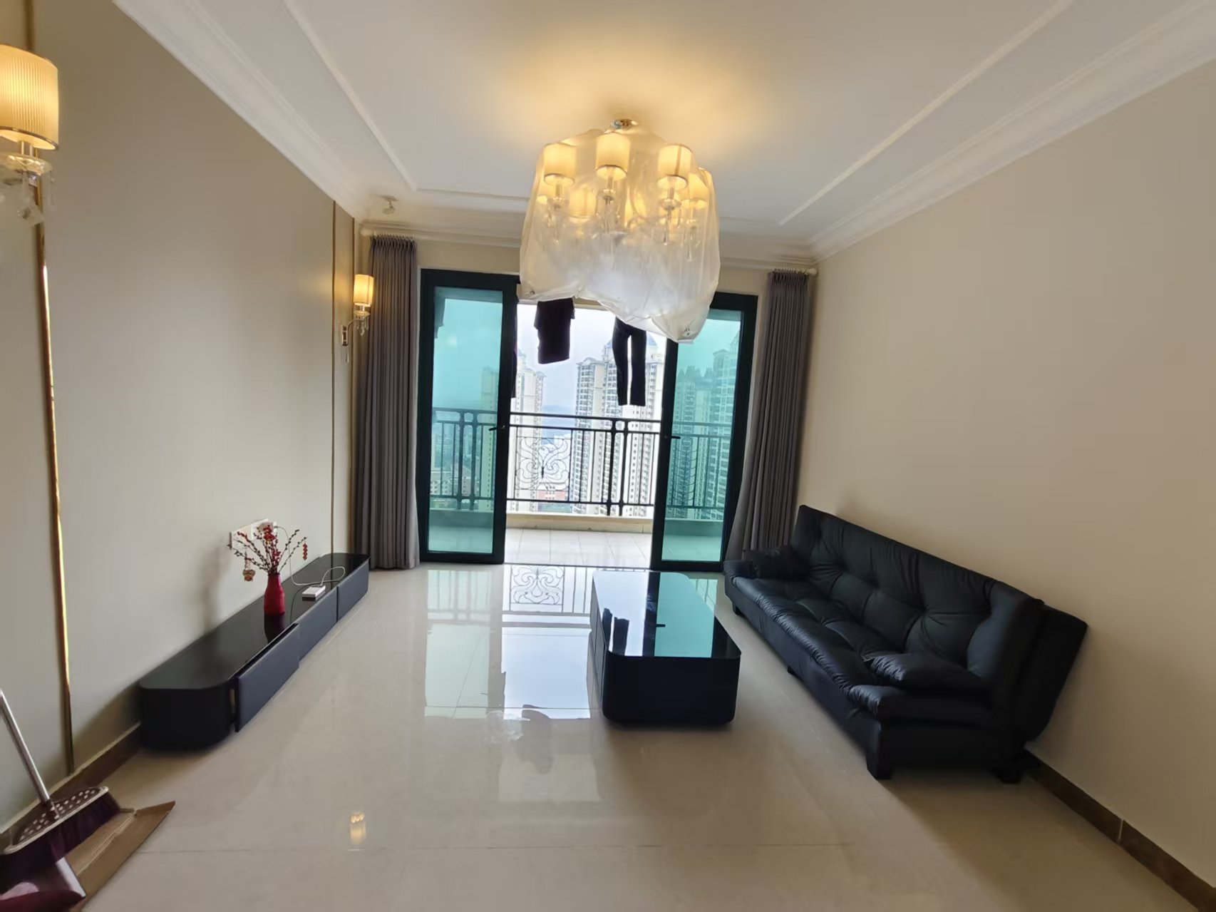 恒大绿洲  3室2厅2卫    2000.0元/月室内图