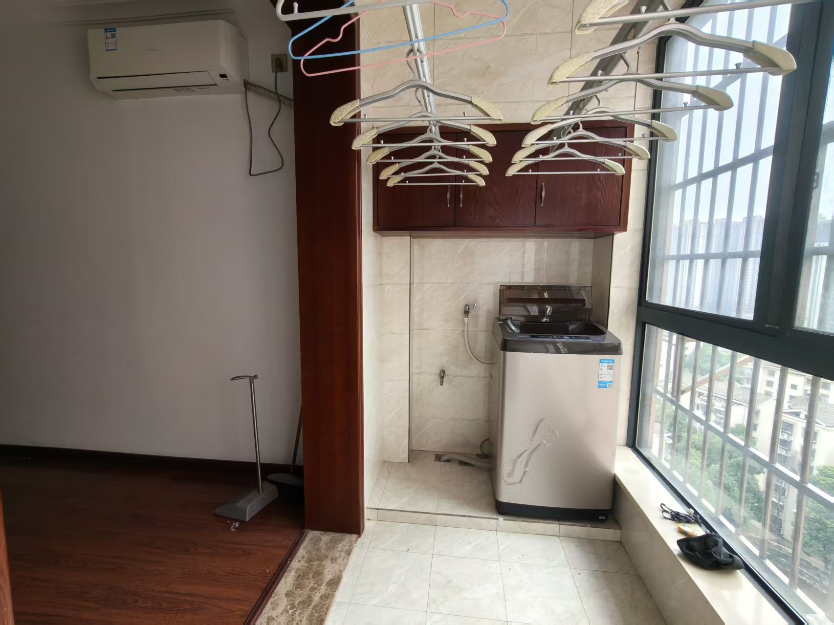 梓山豪苑  3室2厅2卫   1700.00元/月室内图