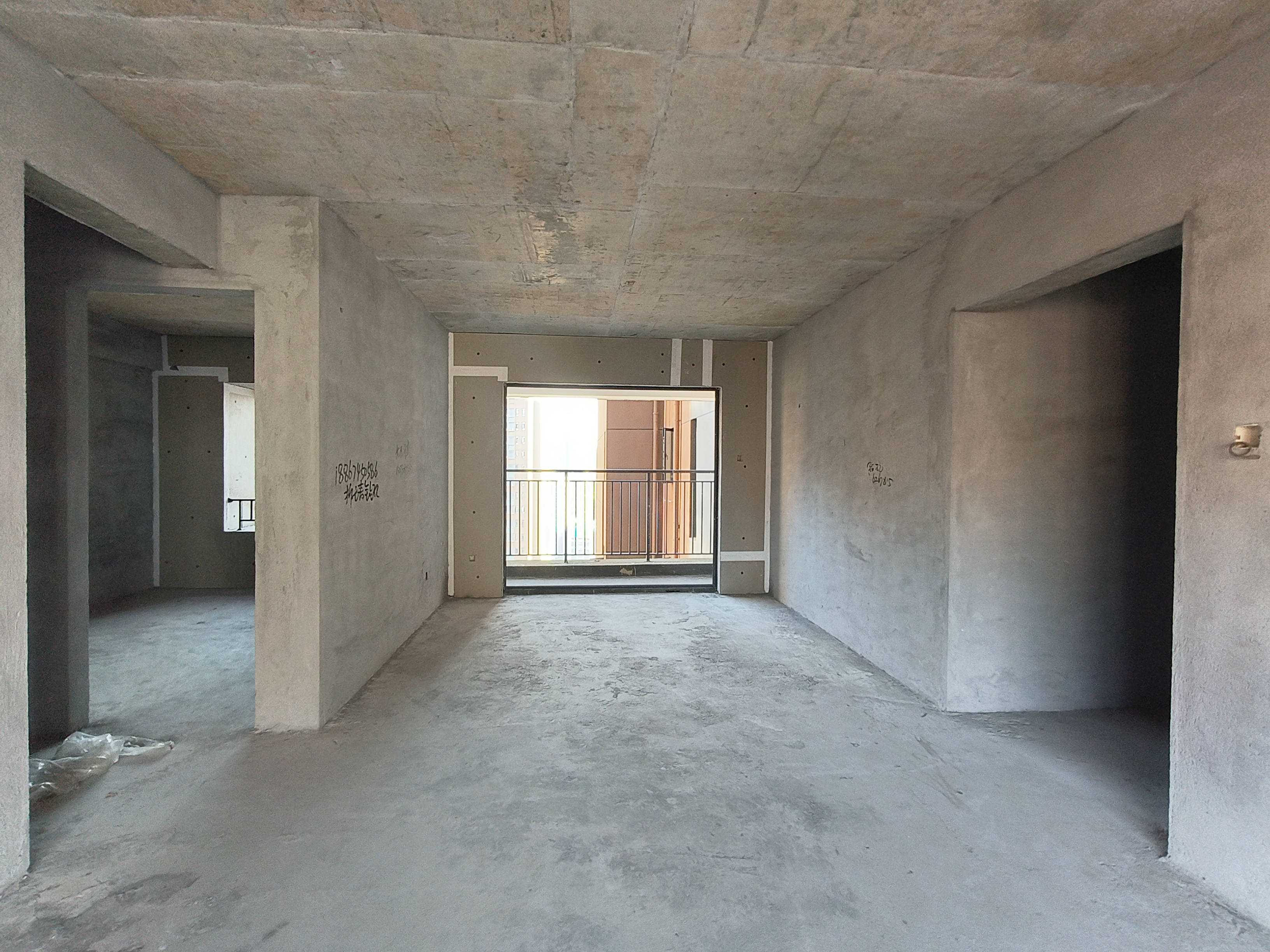 宁邦中心(三期幸福里) 3室2厅2卫 69.8万 宁邦中心(三期幸福里) 3室2厅2卫 69.8万客厅