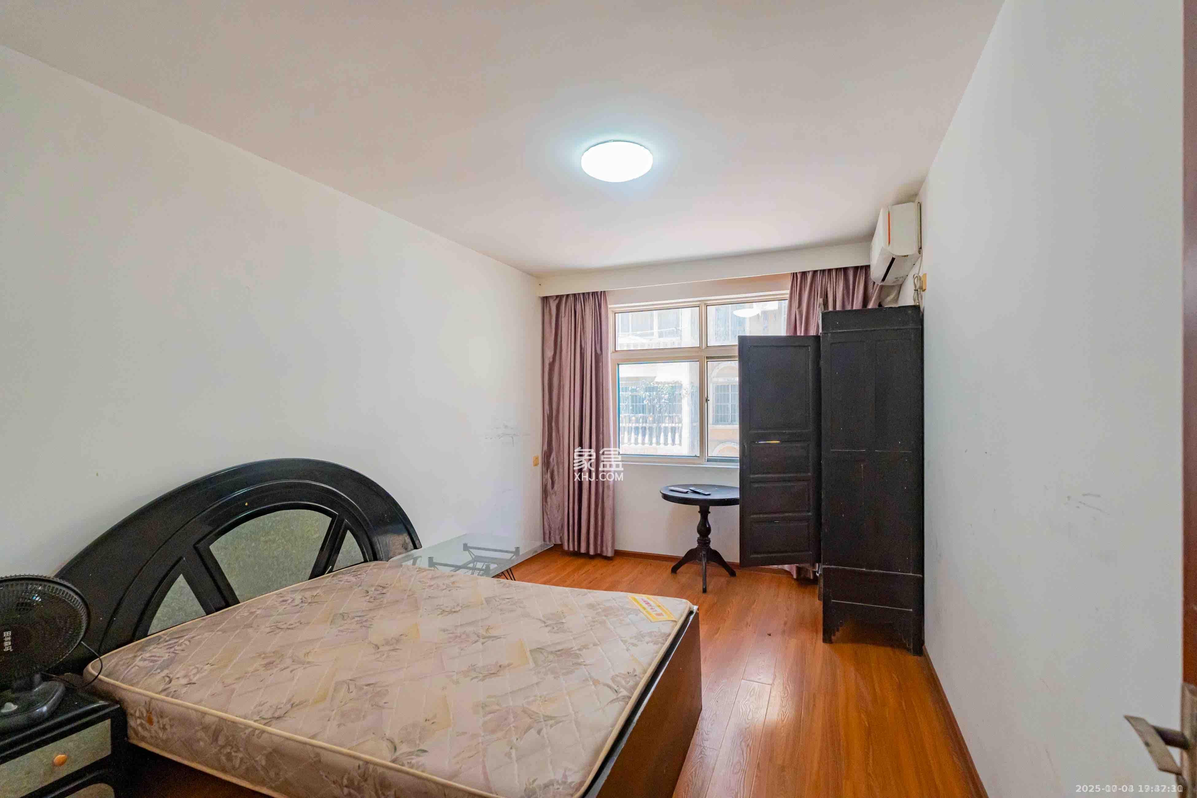 御景龙城  3室2厅2卫    2000.0元/月室内图