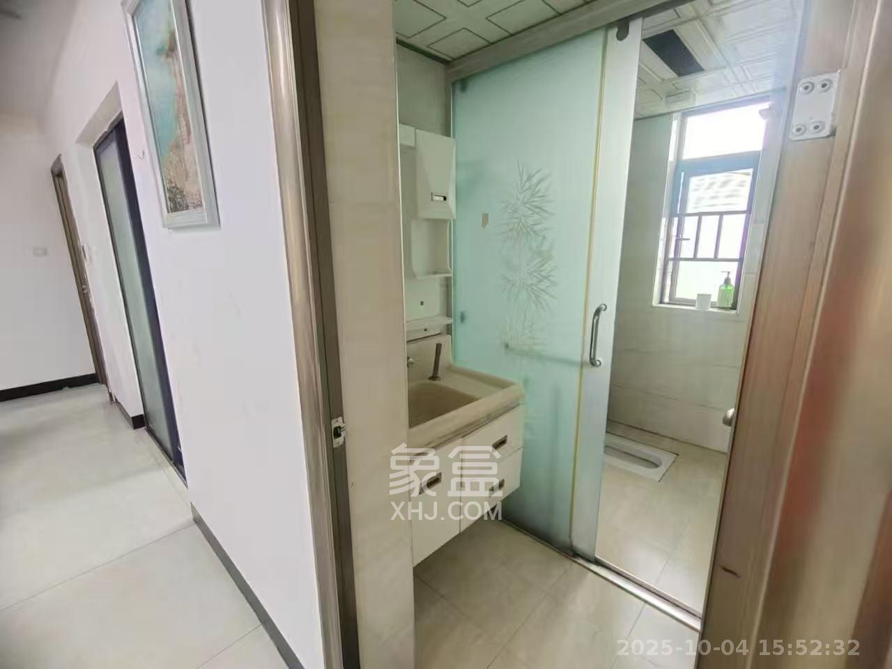 中国铁建国际城二期  3室2厅1卫    1800.0元/月 中国铁建国际城二期  3室2厅1卫    1800.0元/月室内图