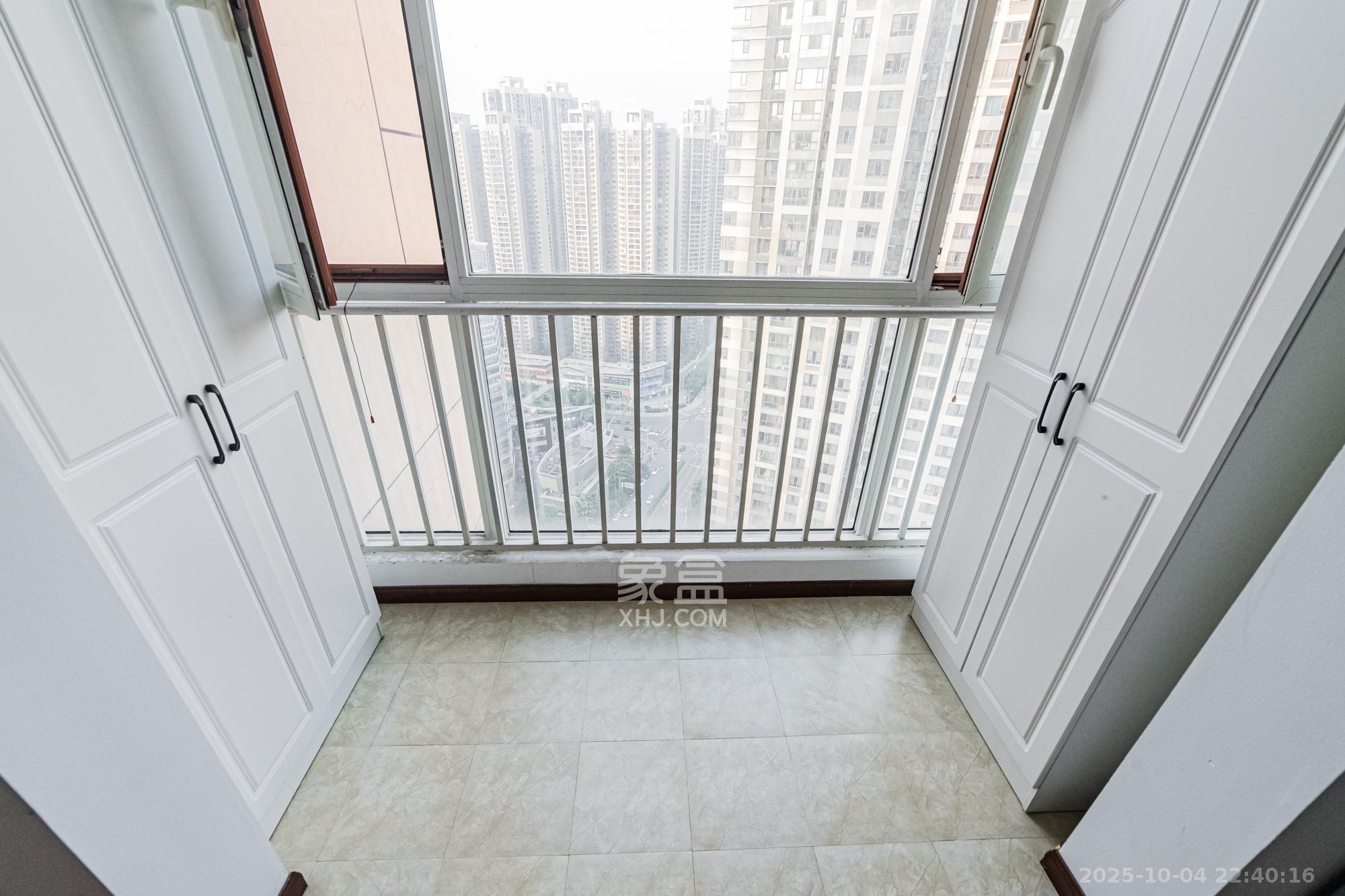 北辰三角洲E4区  3室2厅1卫    82.0万阳台