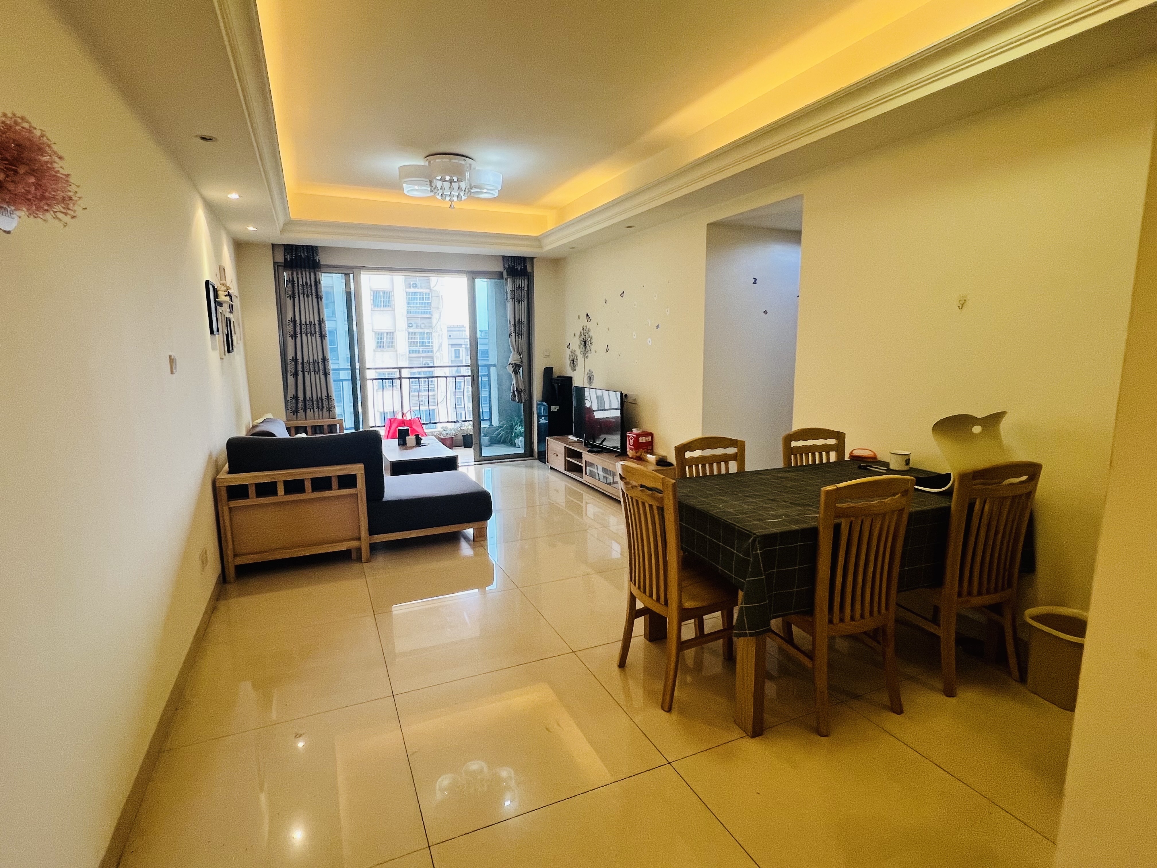 碧桂园 3室2厅1卫 1500.0元/月 碧桂园 3室2厅1卫 1500.0元/月室内图