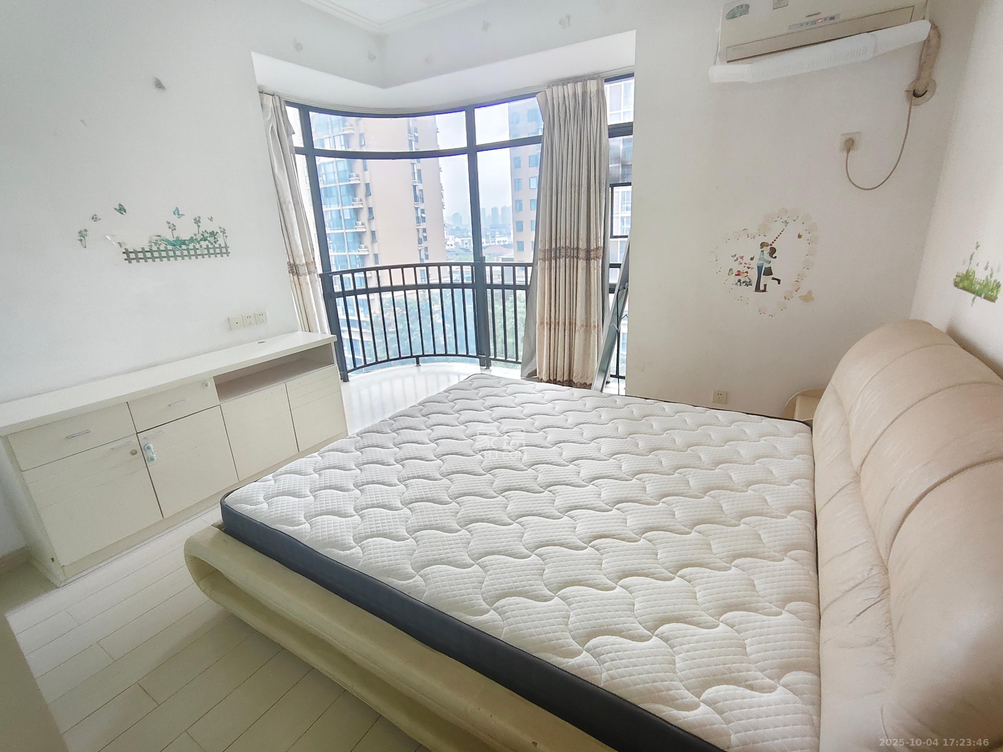 融圣国际 3室2厅2卫 2800.0元/月 融圣国际 3室2厅2卫 2800.0元/月室内图