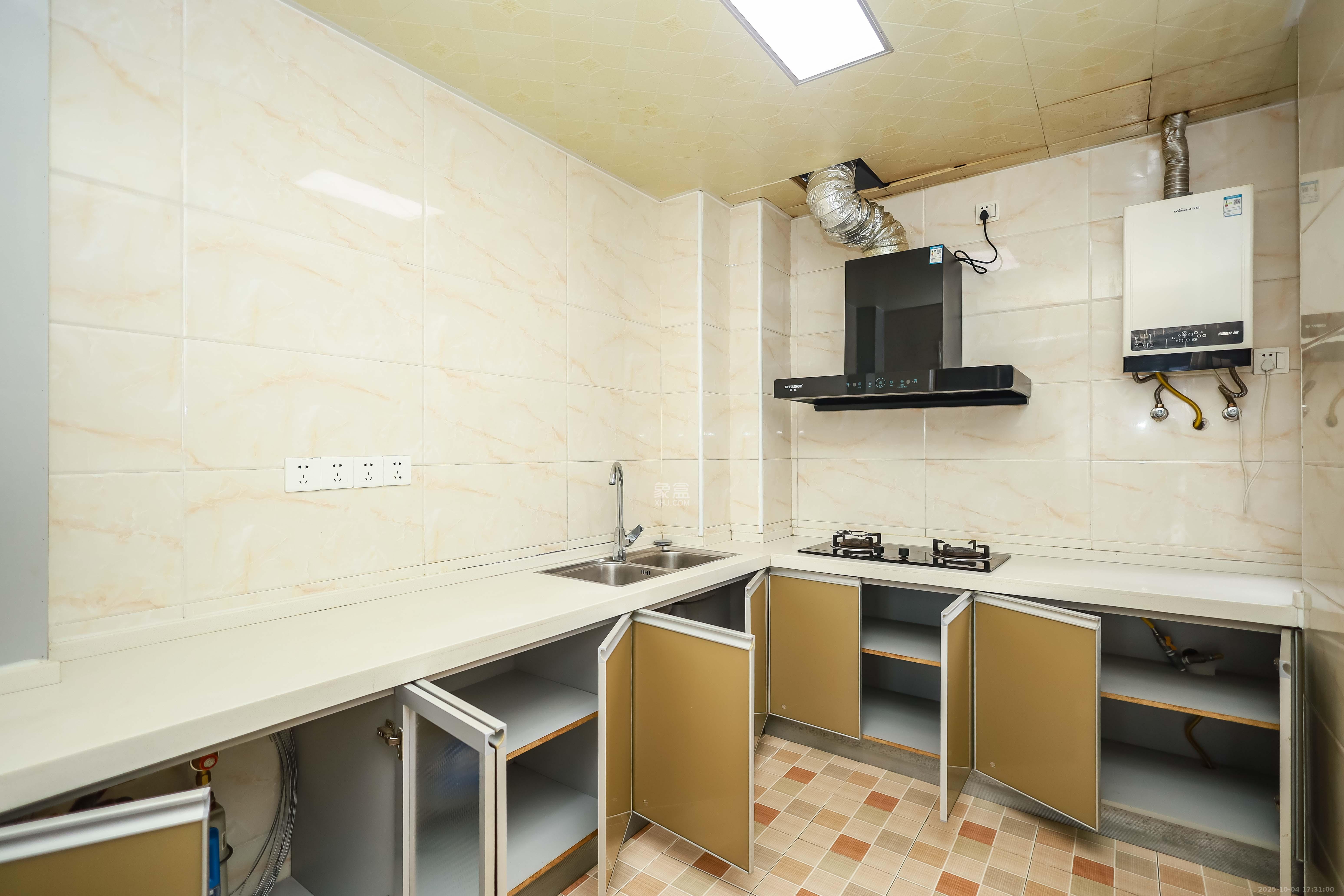 阳光晶城 4室2厅2卫 118.0万 阳光晶城 4室2厅2卫 118.0万厨房