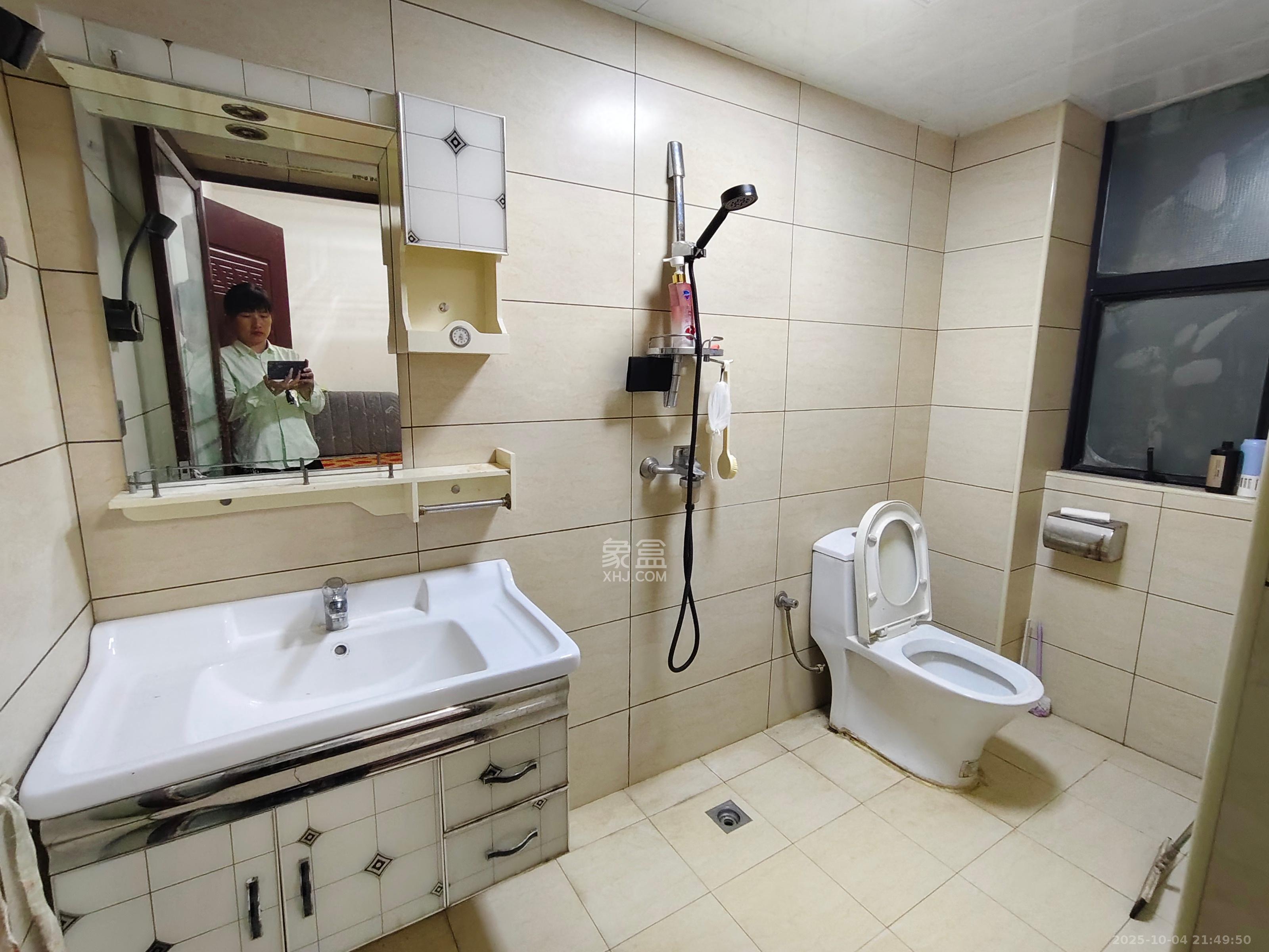 江南名府  3室2厅2卫   1280.00元/月室内图