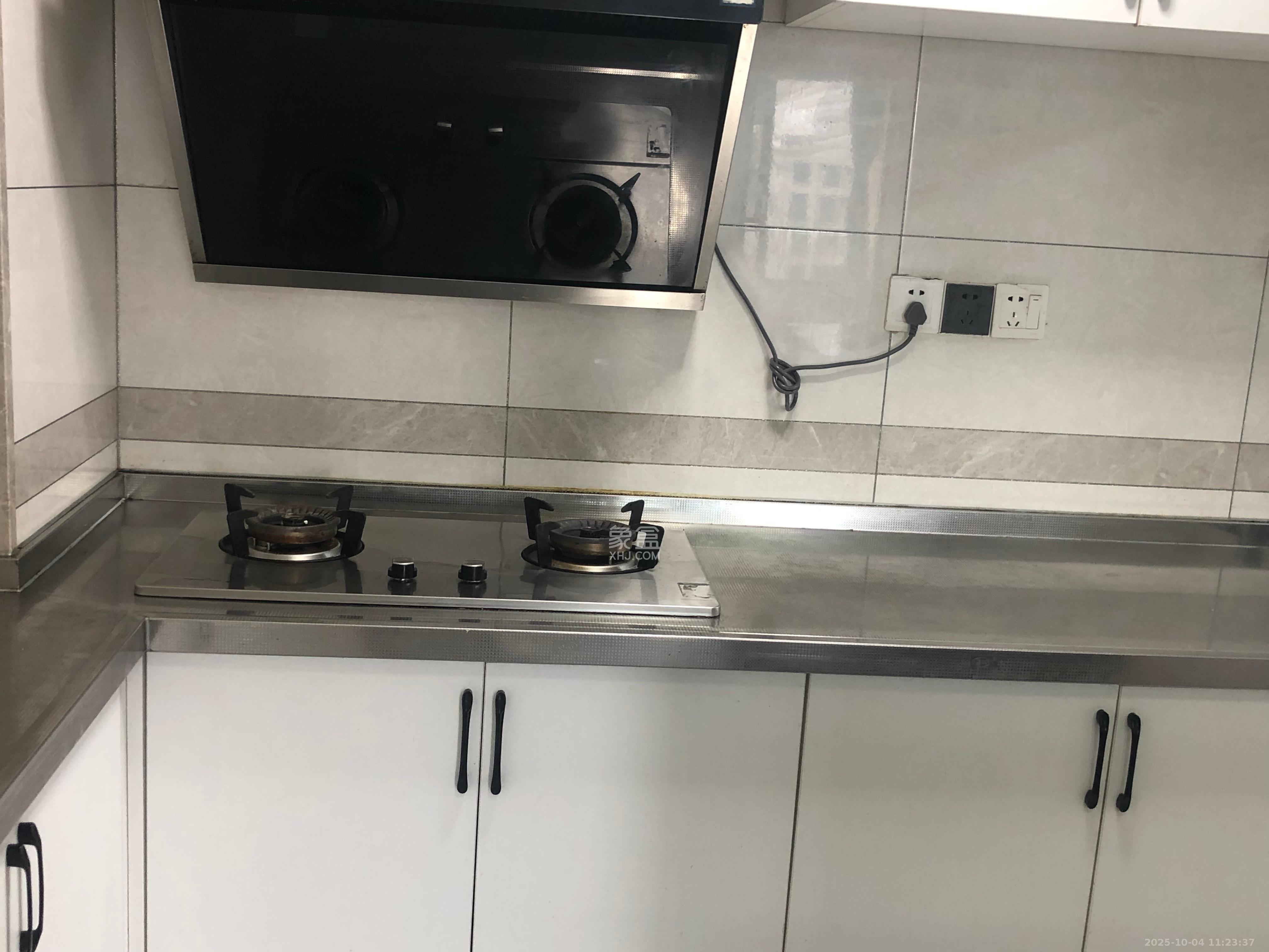 新新花园  3室2厅1卫    2500.0元/月室内图