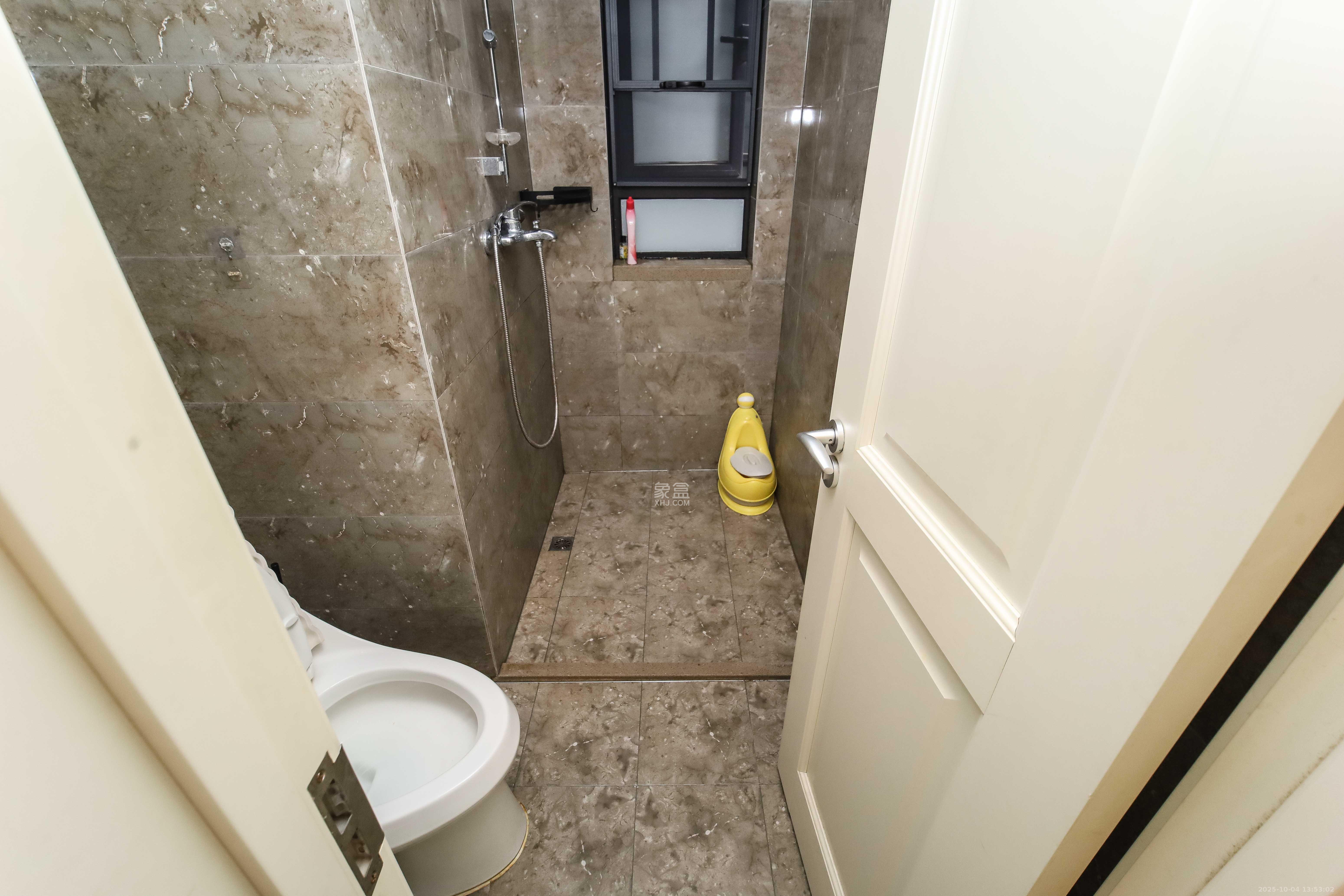 万科金域蓝湾  3室2厅2卫    130.0万卫生间