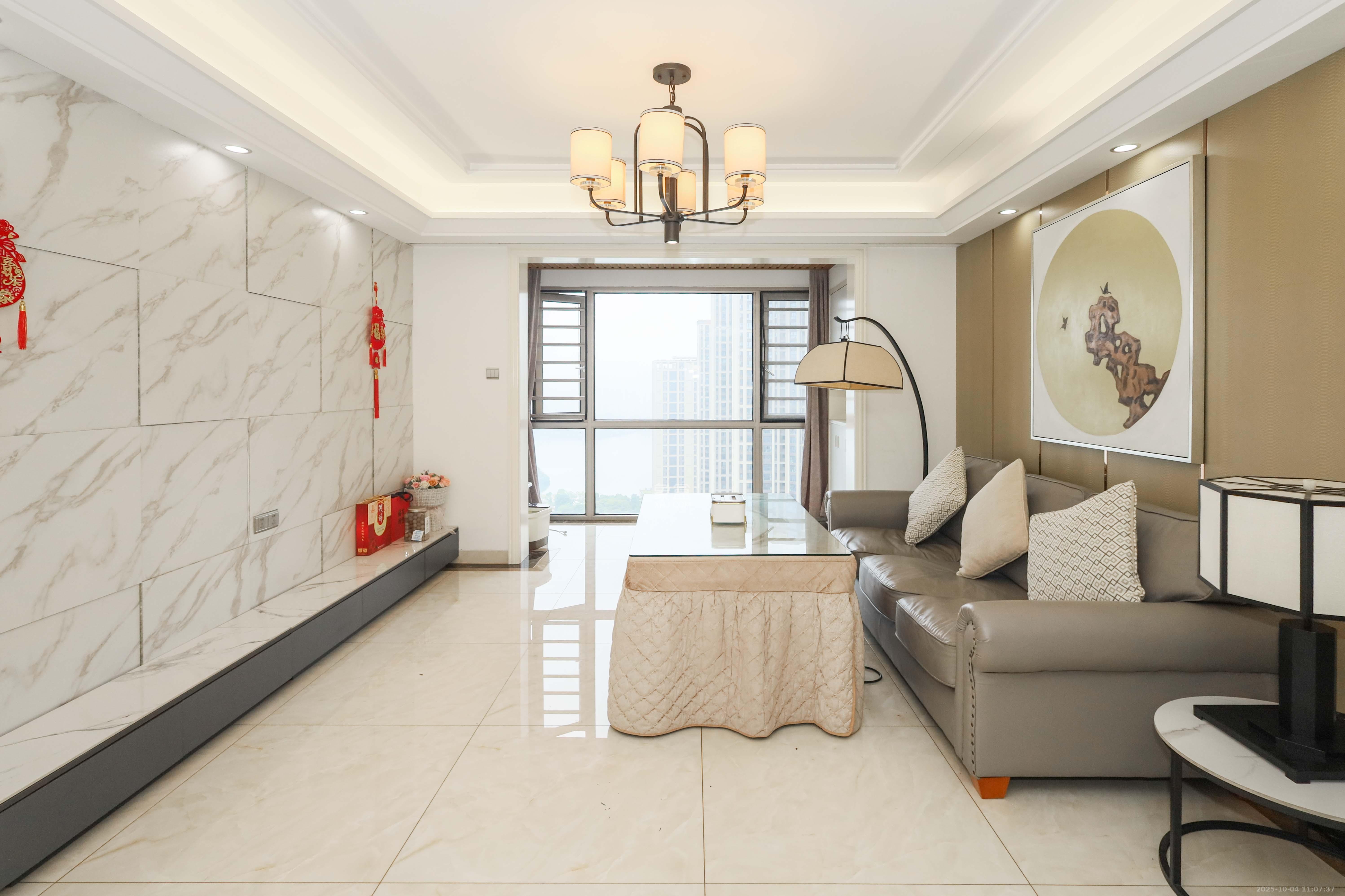 和泓梅溪四季 4室2厅2卫 196.0万 和泓梅溪四季 4室2厅2卫 196.0万客厅