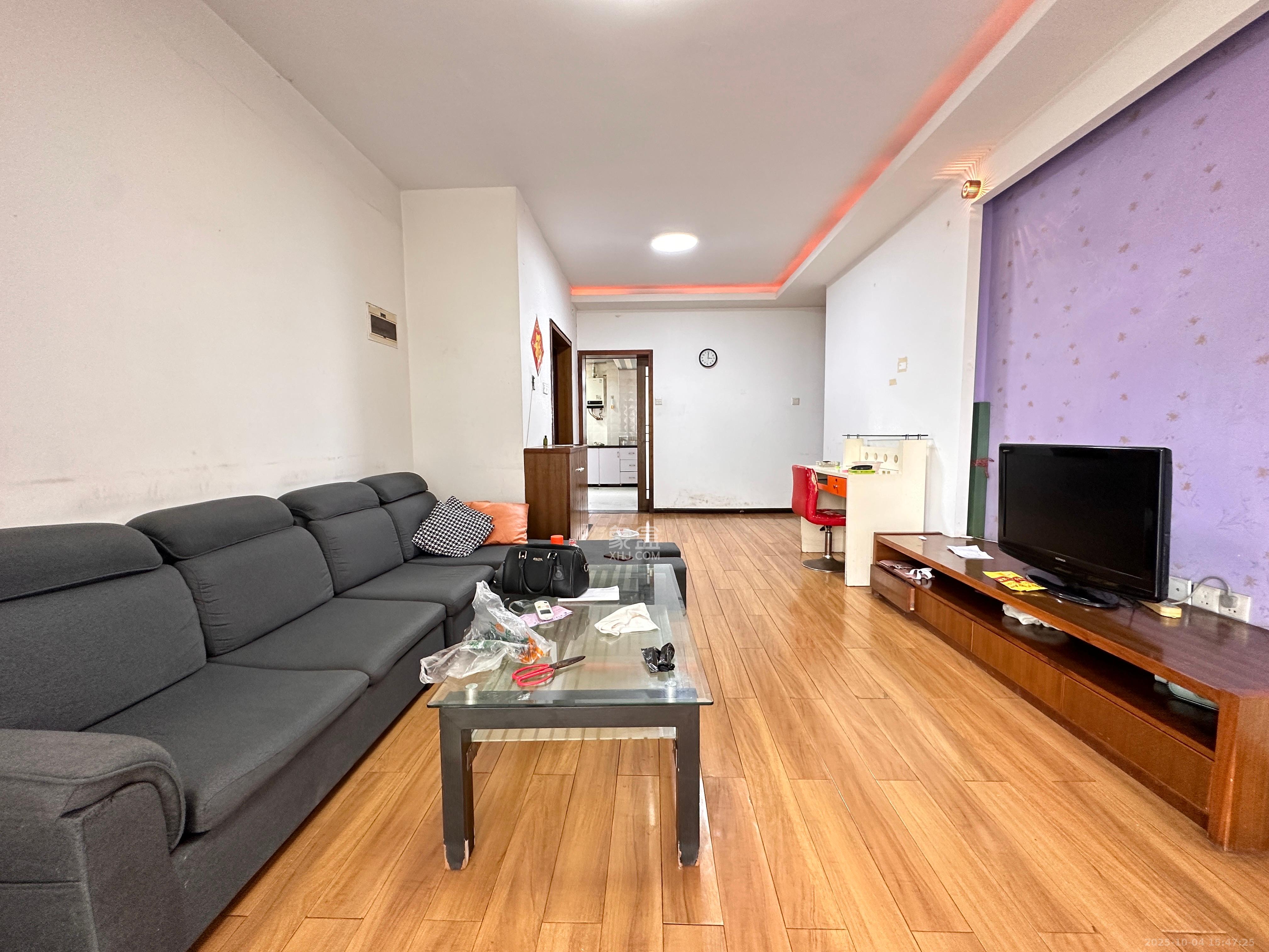 一品东庭  3室2厅1卫    2000.0元/月室内图