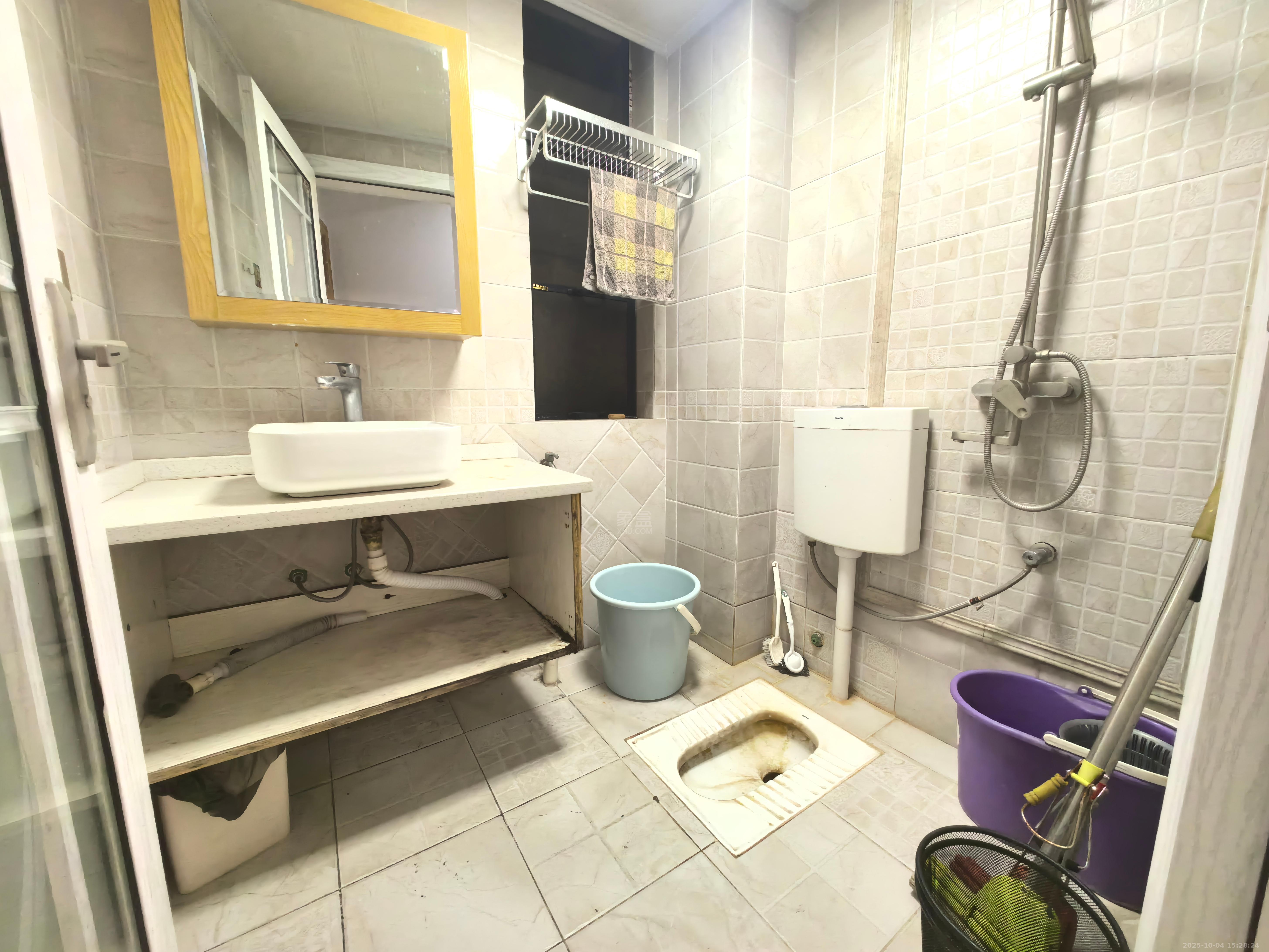 莱茵小镇 3室2厅2卫 1800.0元/月 莱茵小镇 3室2厅2卫 1800.0元/月室内图