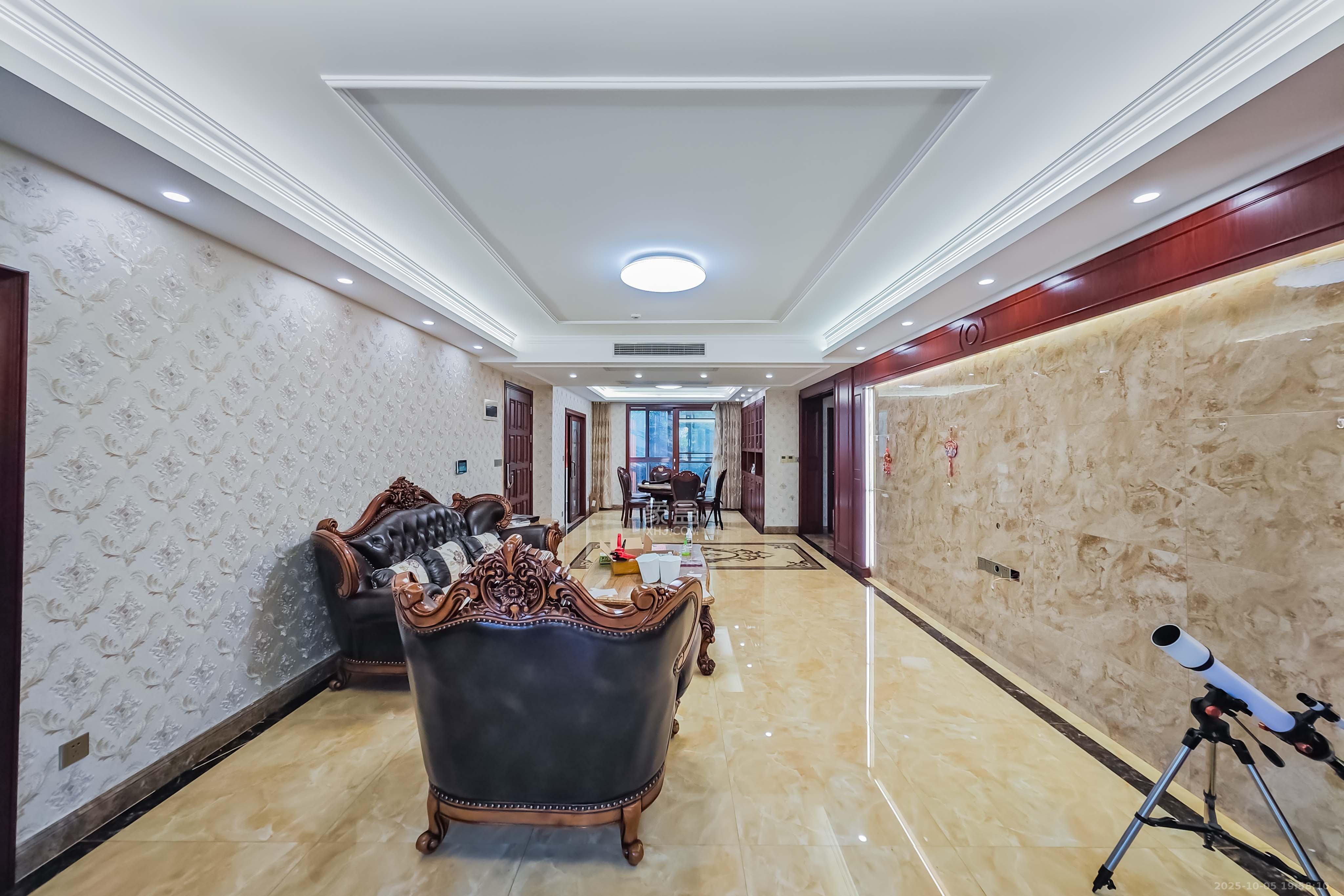 吉联小区（红墅湾）  3室2厅2卫    320.0万客厅