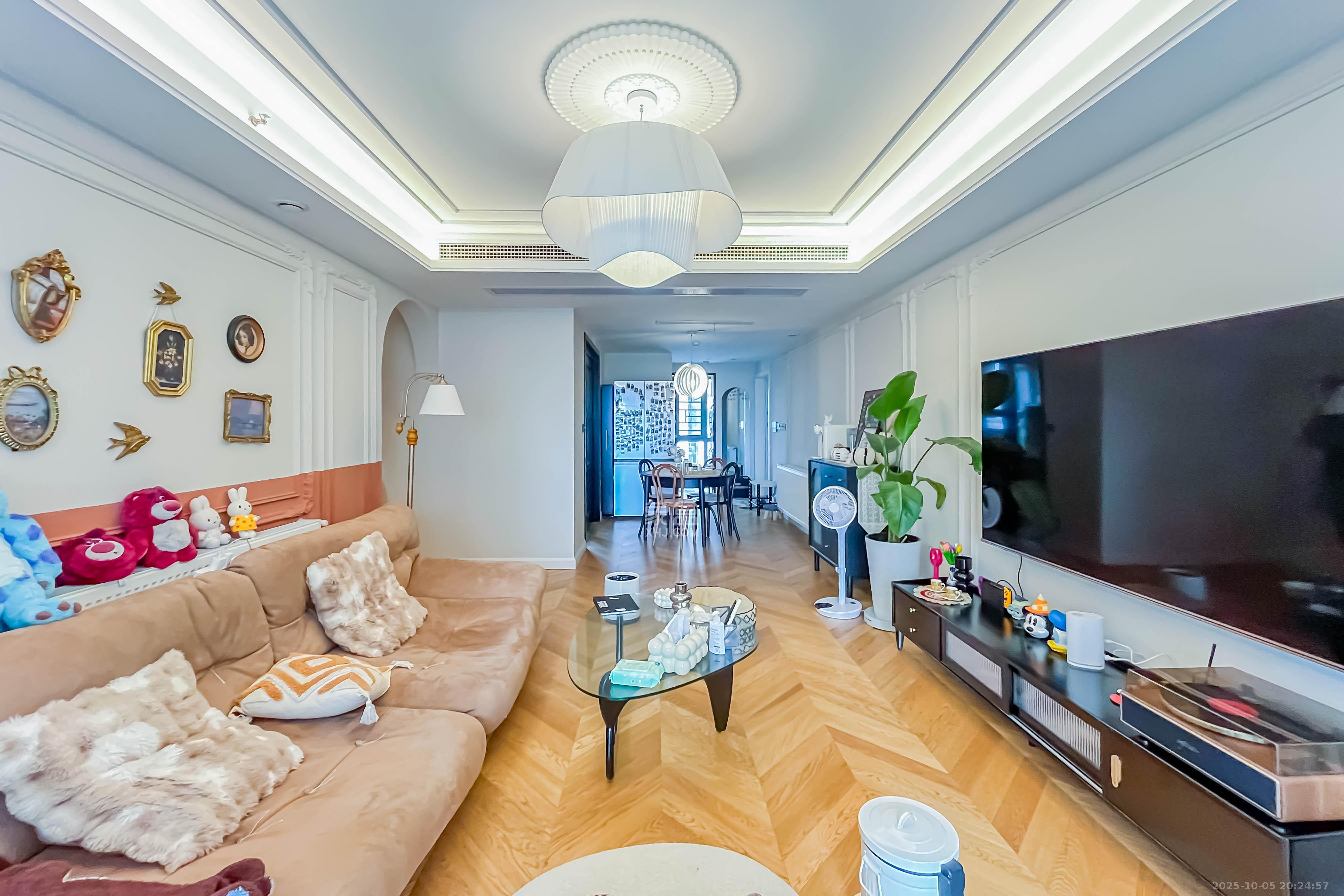 绿地长沙城际空间站（绿地新里佳苑）  4室2厅2卫    163.0万客厅