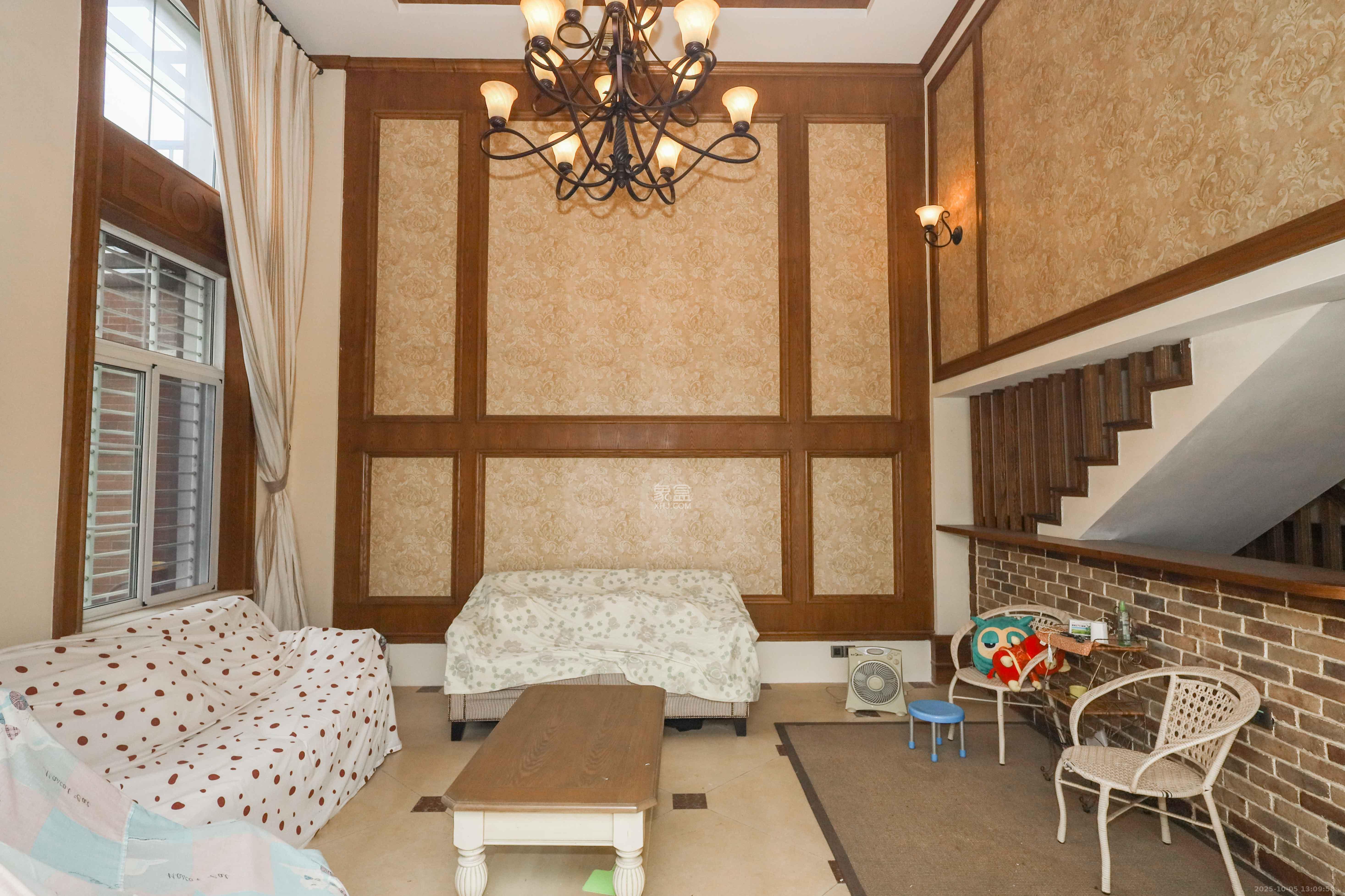 山水英伦  1室0厅0卫    358.0万 山水英伦  1室0厅0卫    358.0万客厅