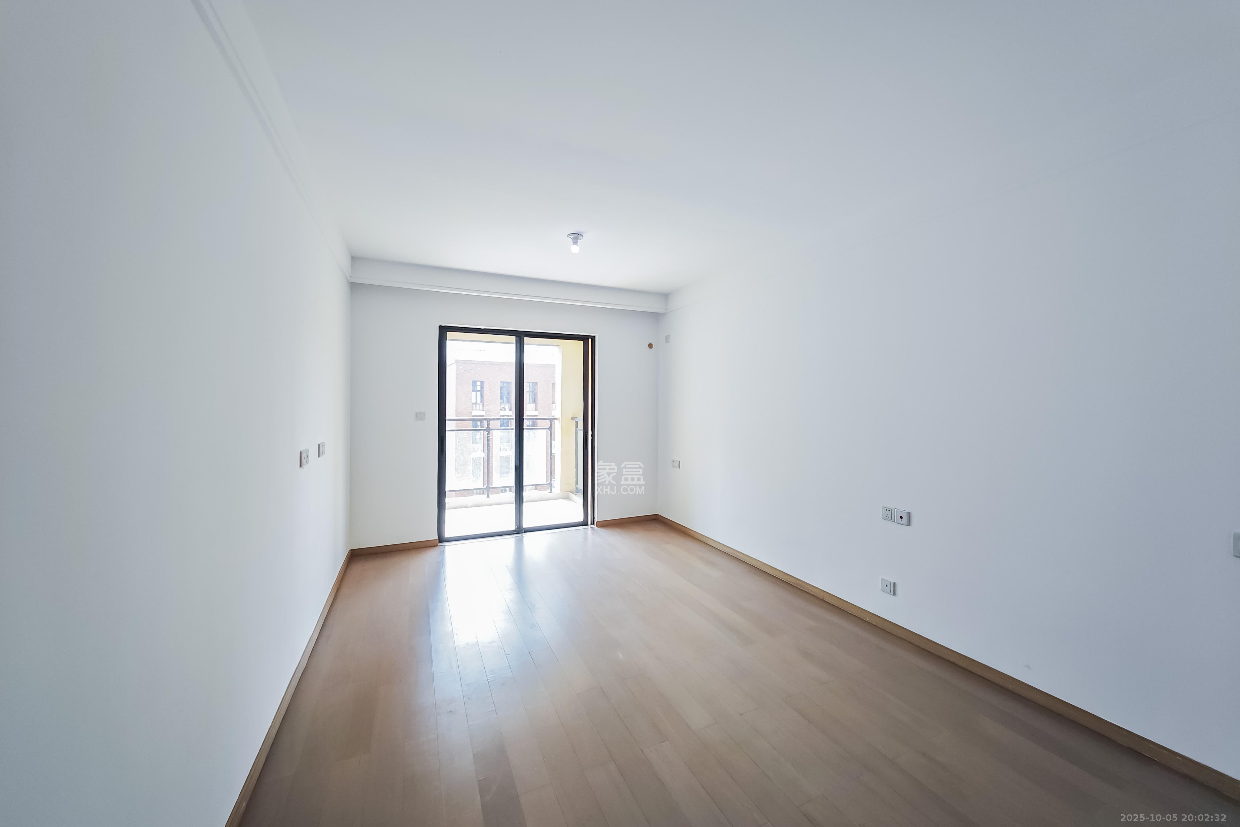 长沙高铁吾悦广场 3室2厅2卫 138.0万 长沙高铁吾悦广场 3室2厅2卫 138.0万卧室