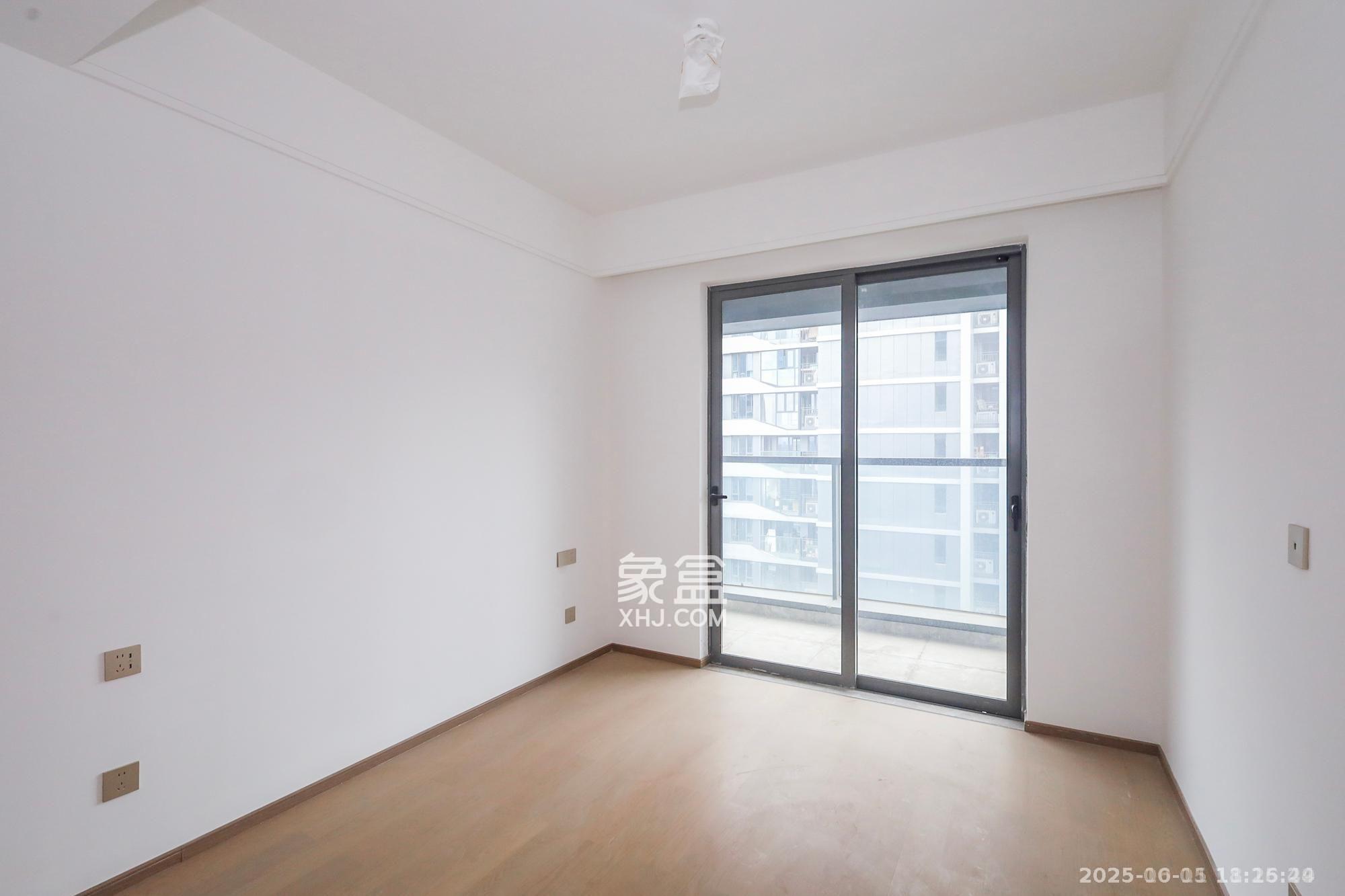 复地滨江金融中心 3室2厅2卫 3800.0元/月 复地滨江金融中心 3室2厅2卫 3800.0元/月室内图