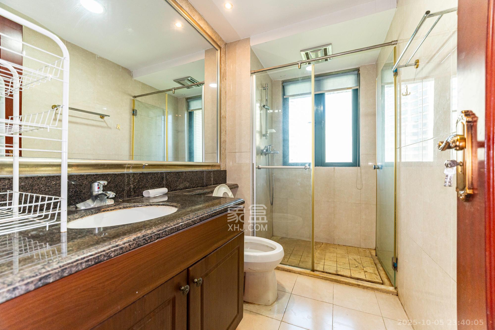 恒大雅苑  1室2厅1卫    80.0万卫生间