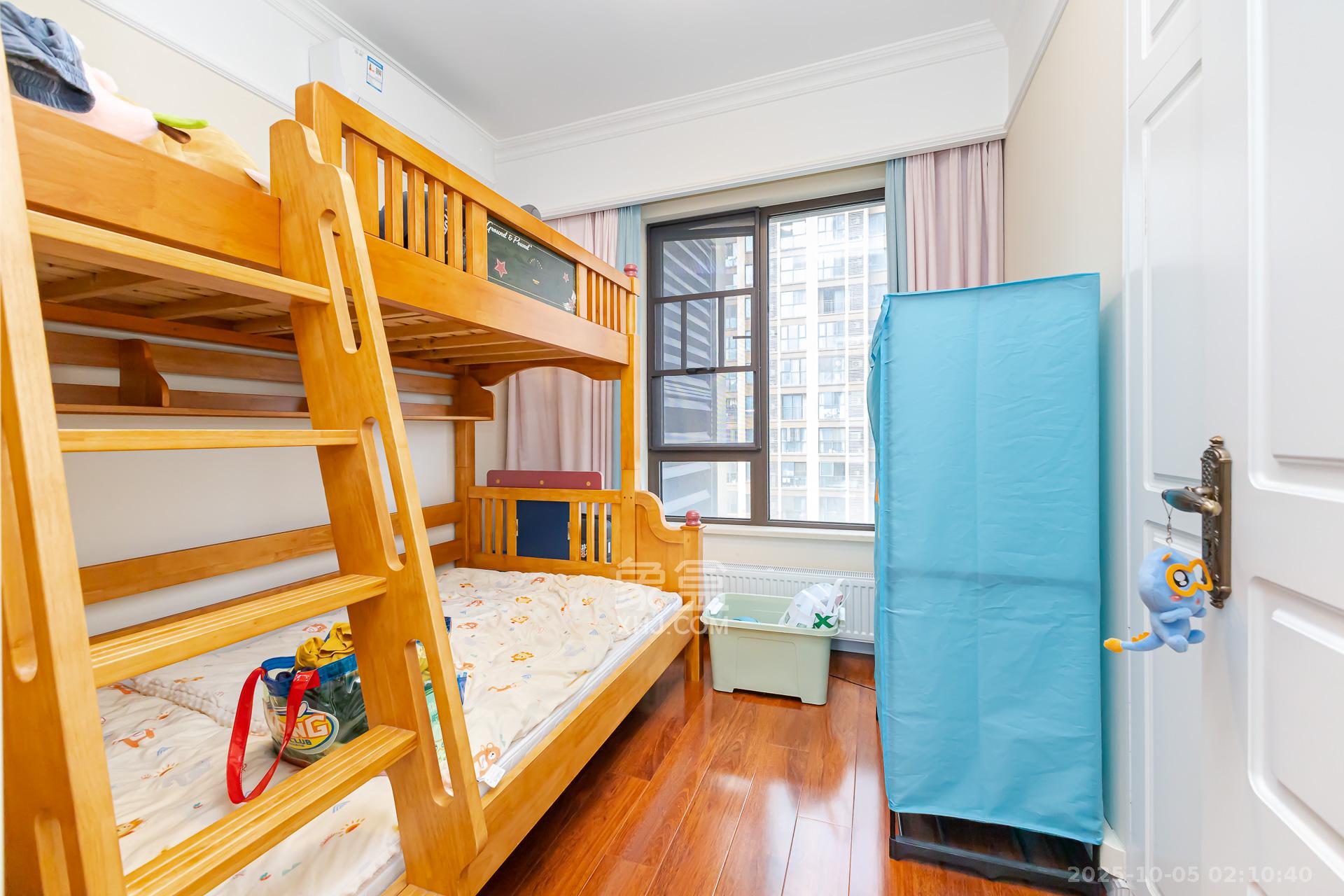 龙湖湘风原著(龙湖湘风星城) 4室2厅2卫 123.0万 龙湖湘风原著(龙湖湘风星城) 4室2厅2卫 123.0万卧室