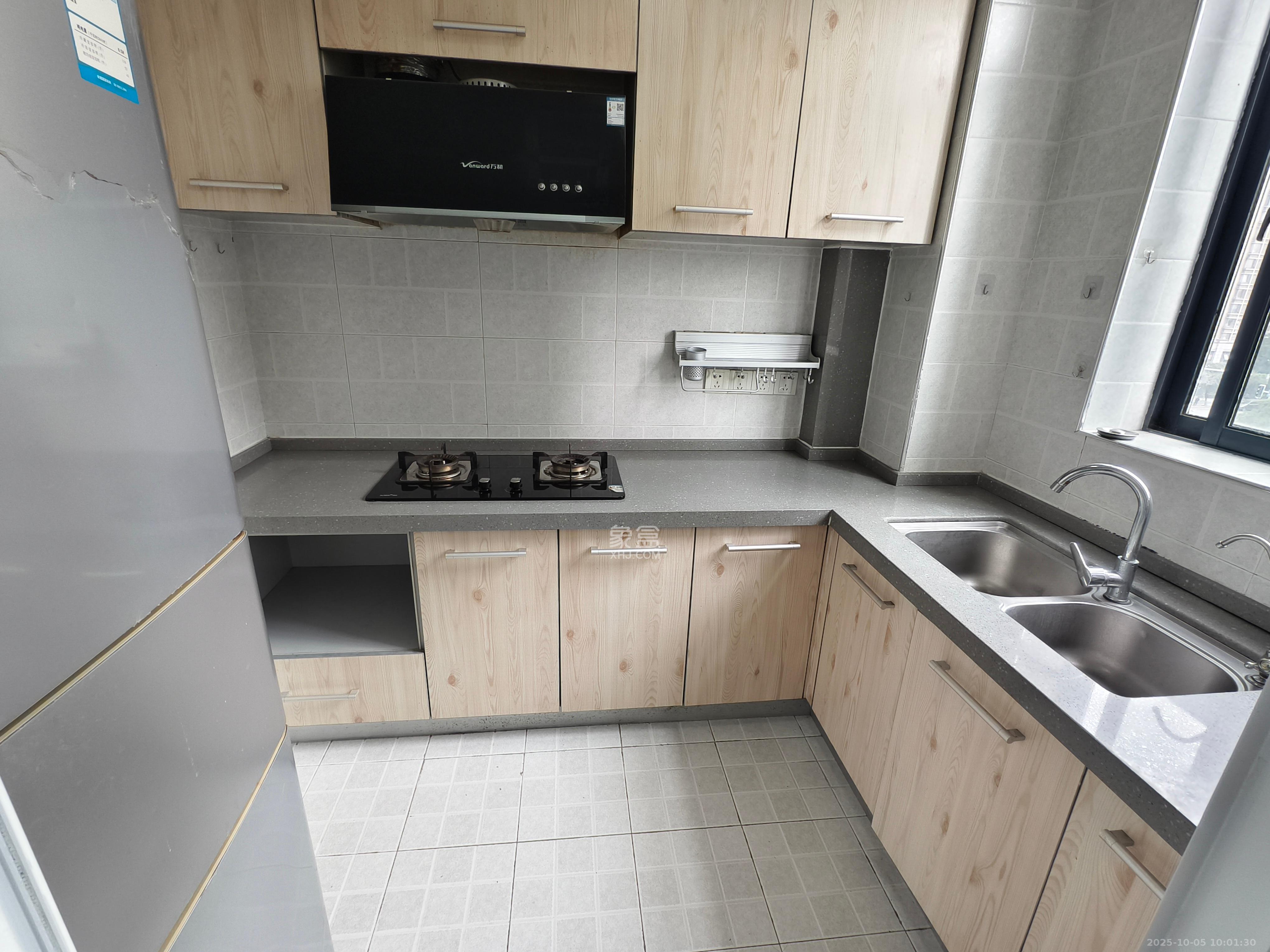 钱隆学府一、二期  1室1厅1卫    1580.0元/月 钱隆学府一、二期  1室1厅1卫    1580.0元/月室内图