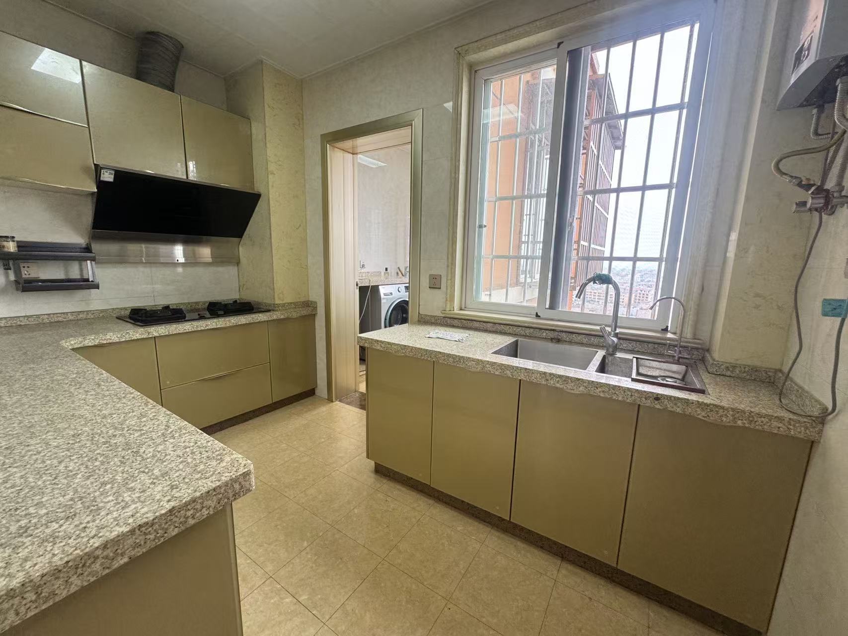 福泽大厦  3室2厅2卫    2000.0元/月室内图