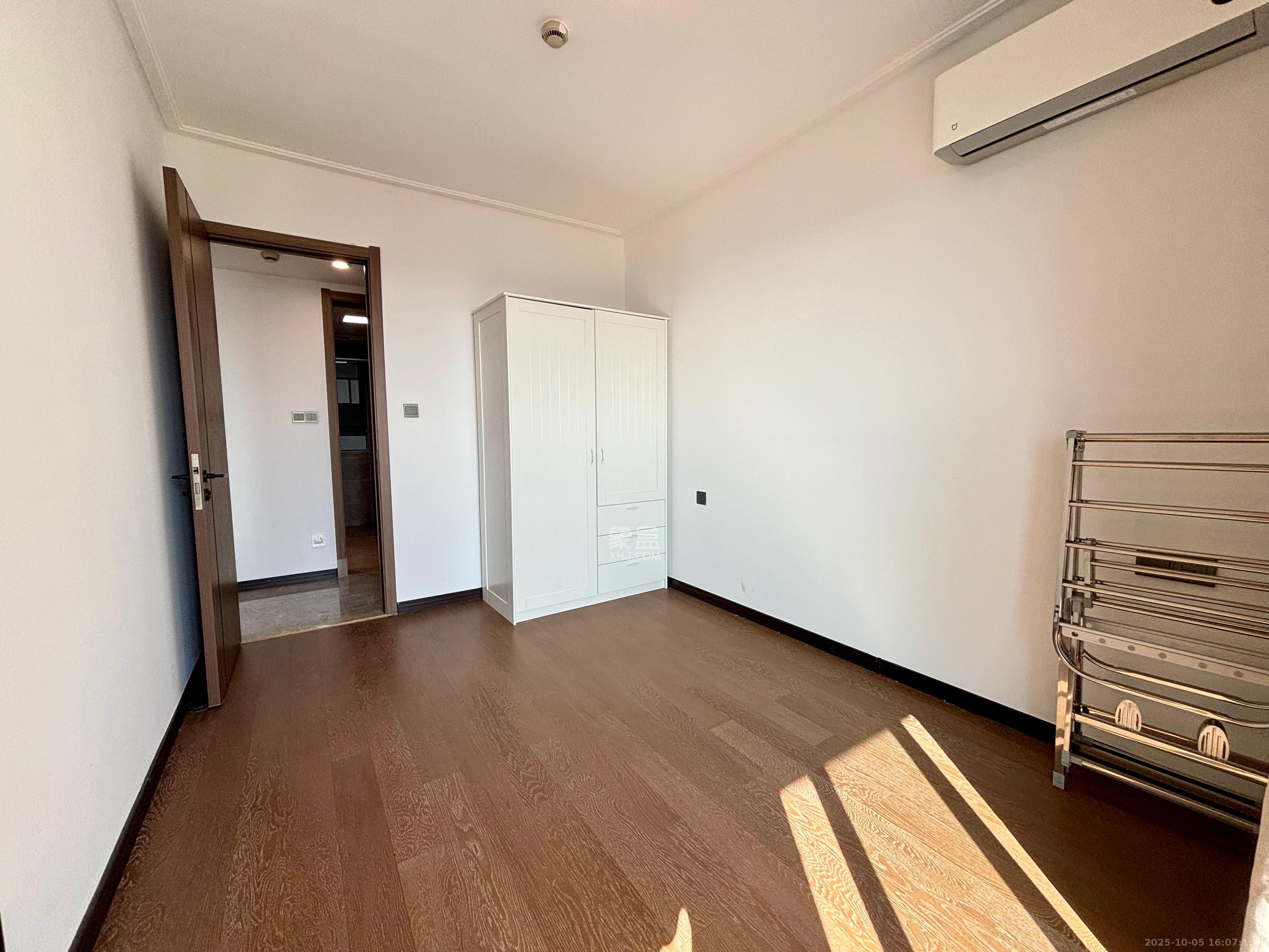 卓越中寰 3室2厅2卫 4200.0元/月 卓越中寰 3室2厅2卫 4200.0元/月室内图