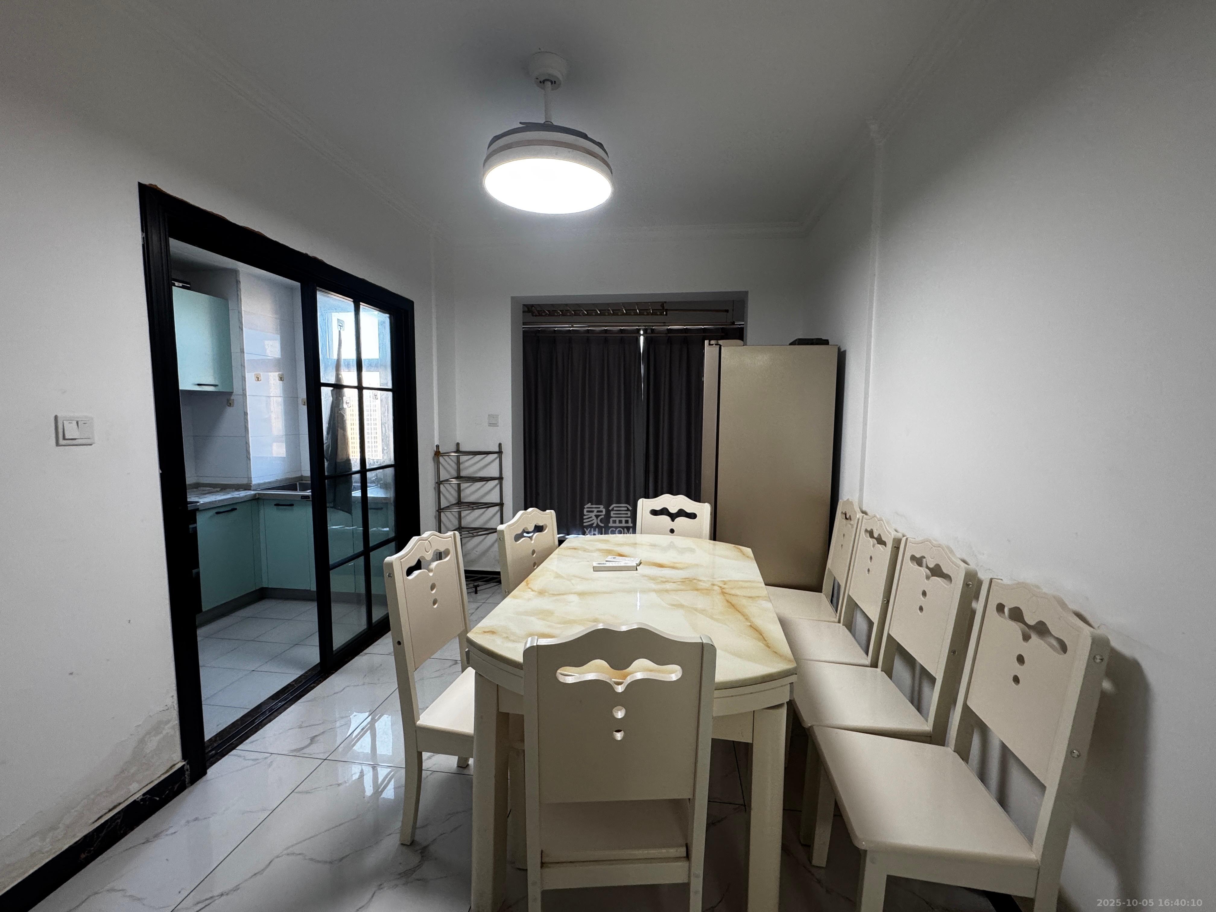 卓越蔚蓝城邦  4室2厅2卫    2600.0元/月 卓越蔚蓝城邦  4室2厅2卫    2600.0元/月室内图