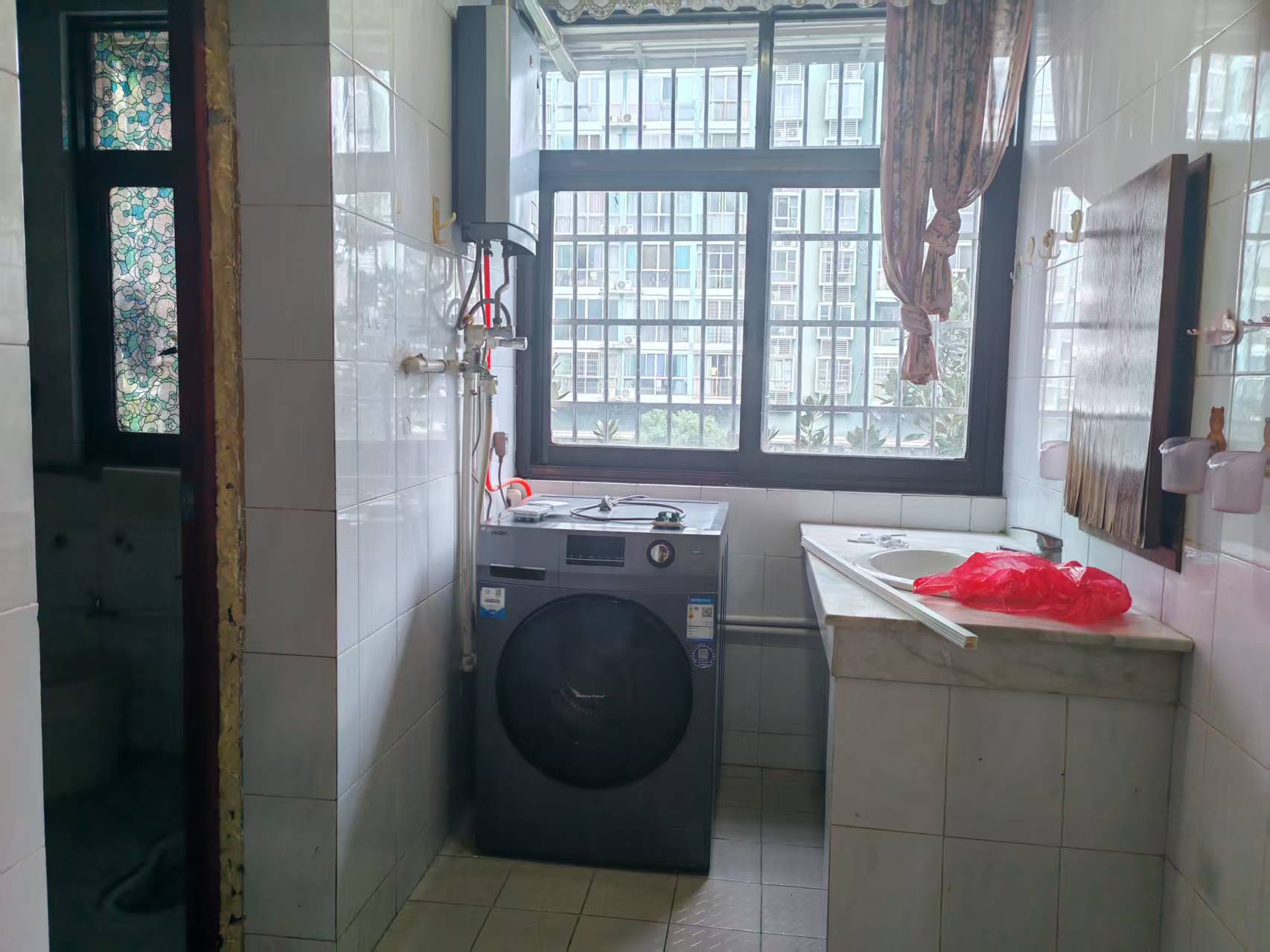 交警一大队家属区  3室2厅2卫    1100.0元/月室内图1