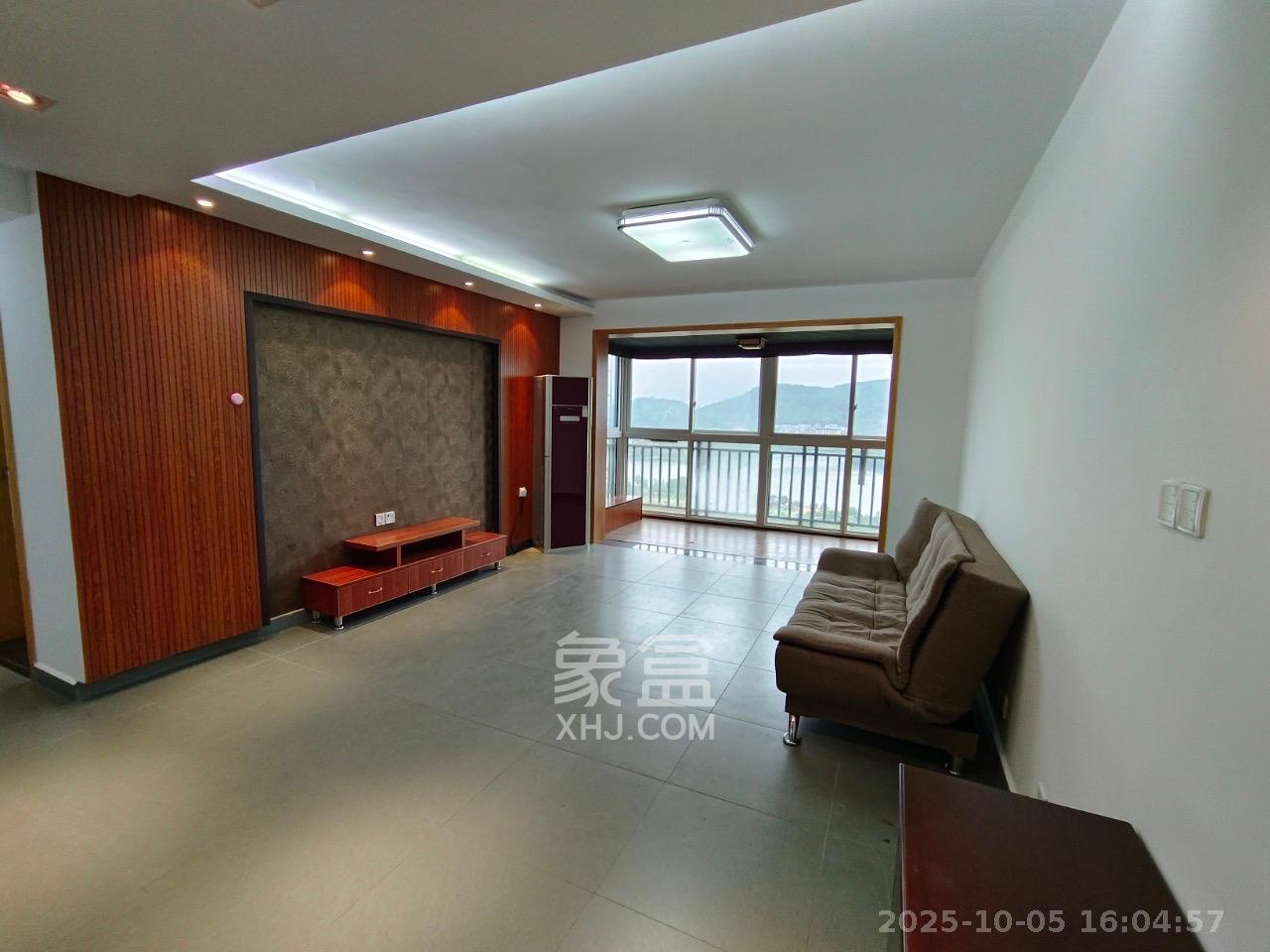 西湖丽景  3室2厅2卫   3200.00元/月