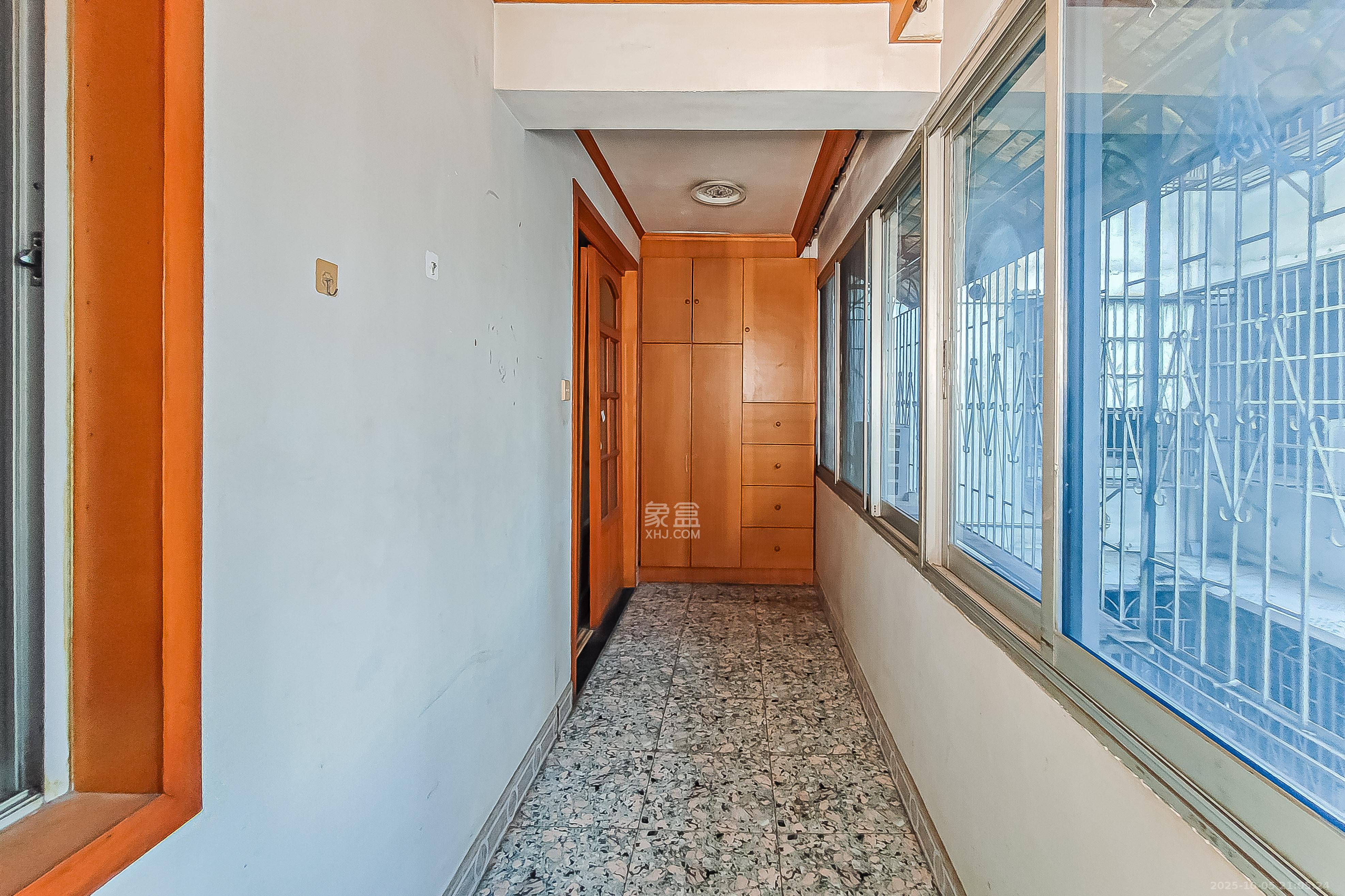 鸿园小区  3室2厅1卫    100.0万阳台