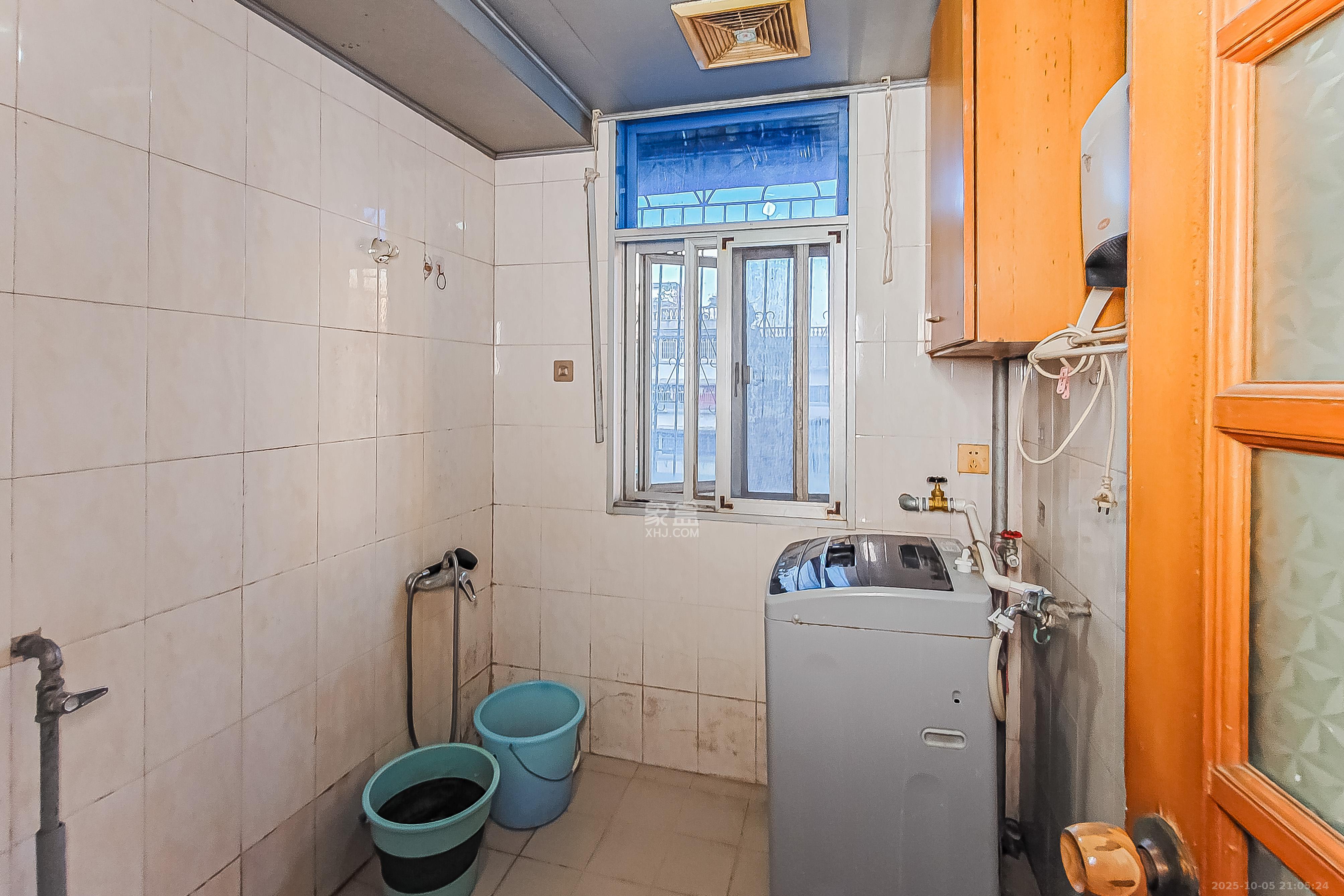 鸿园小区 3室2厅1卫 100.0万 鸿园小区 3室2厅1卫 100.0万卫生间