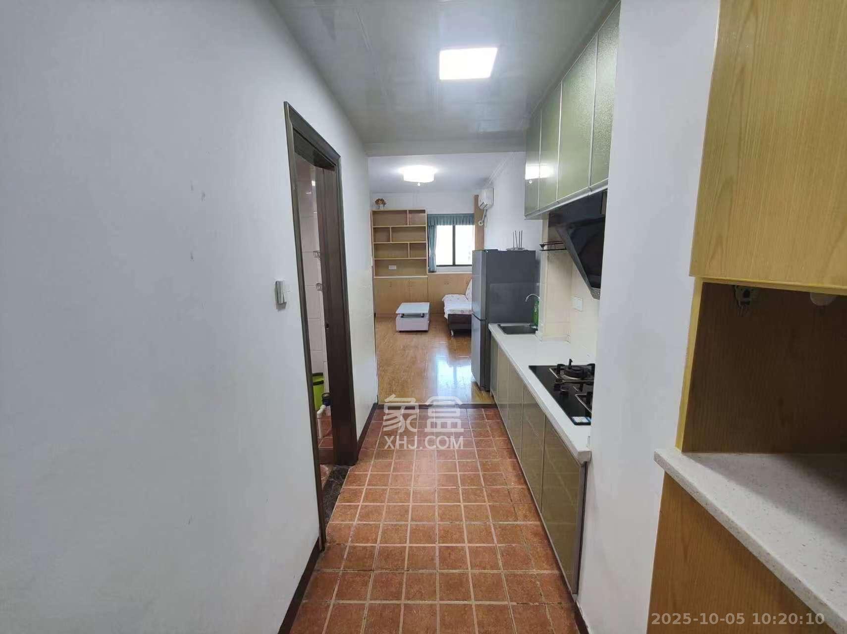 麓谷明珠  1室1厅1卫    1600.0元/月室内图