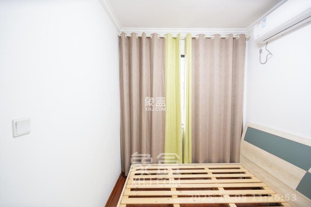 长房半岛蓝湾（观山月）  3室2厅1卫    2000.0元/月室内图