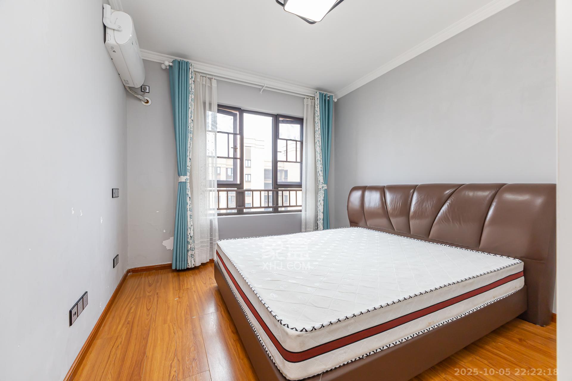 龙湖璟宸原著（龙湖紫宸）  3室2厅2卫    79.8万卧室