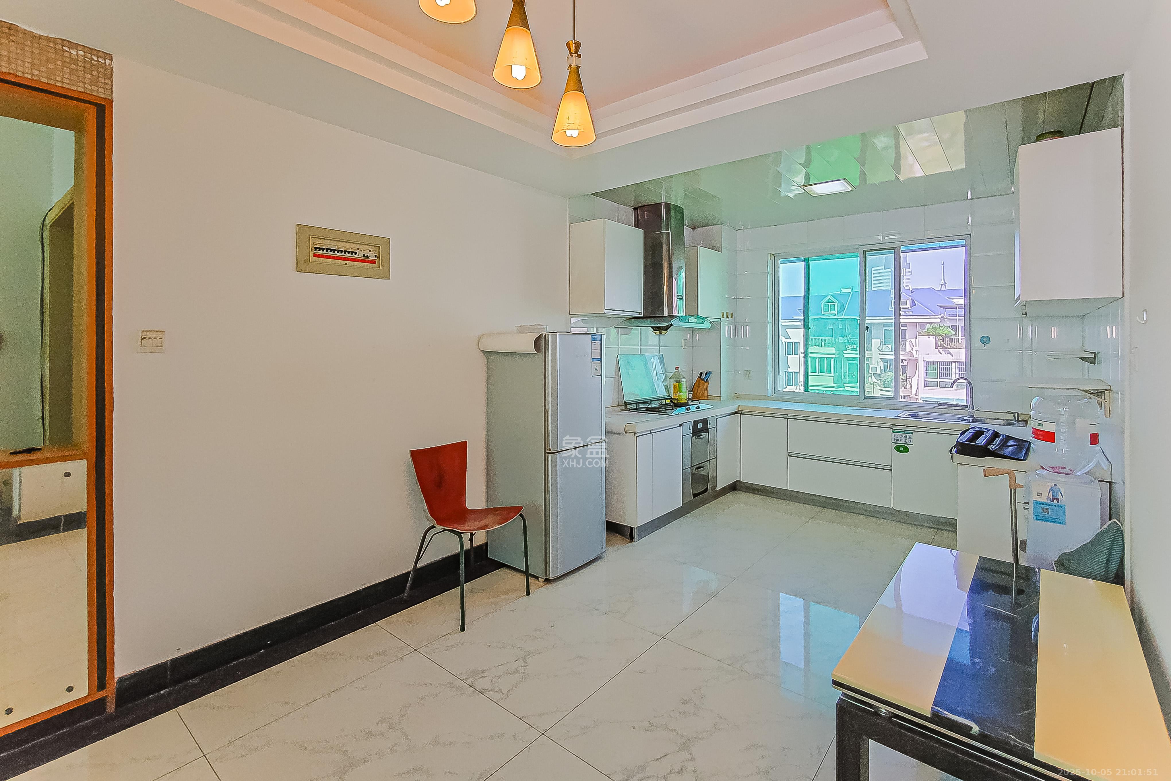 明媚星城  5室2厅2卫    150.0万厨房