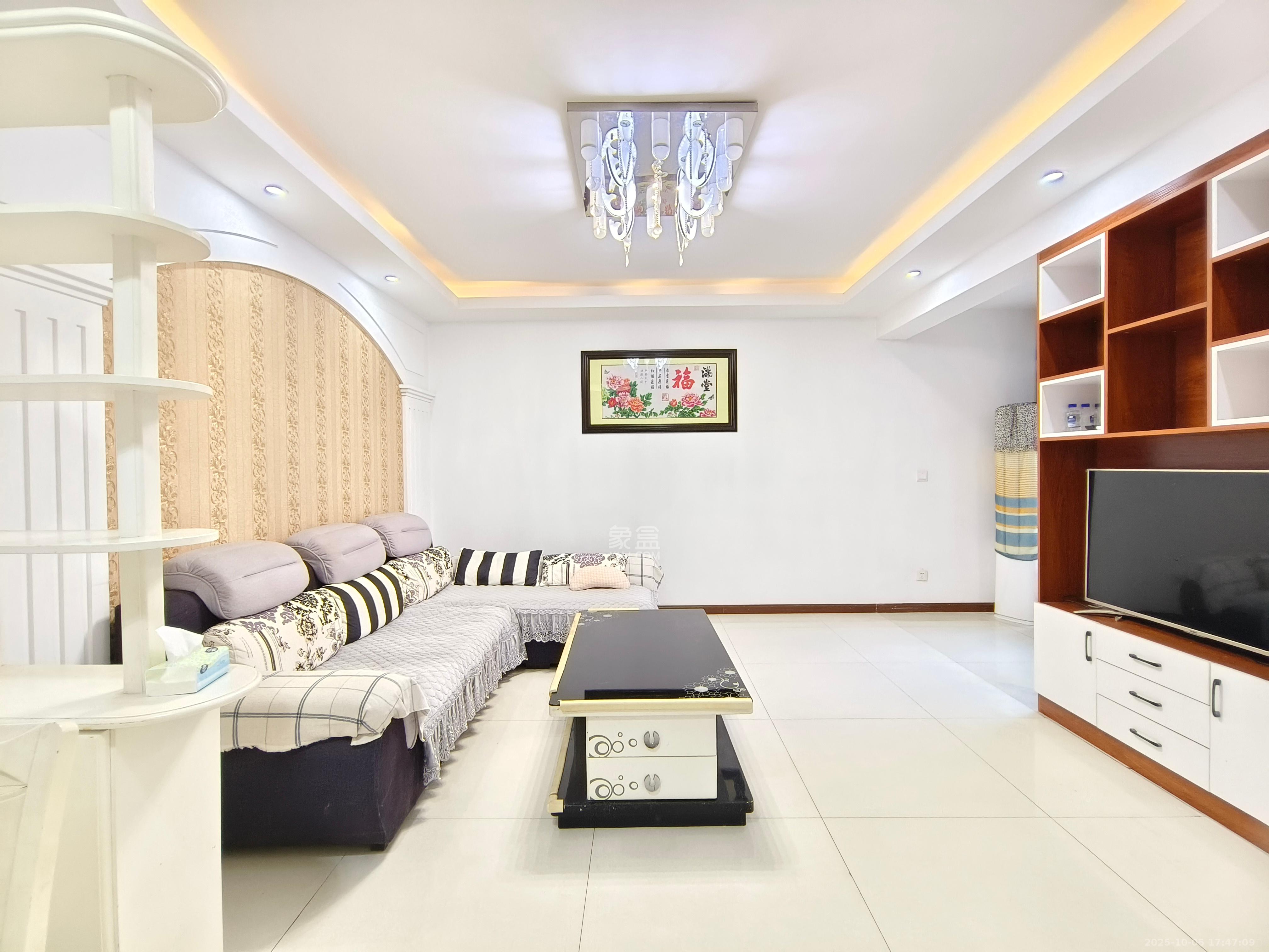 南山雍江汇(滨江国际新城)  3室2厅1卫    2900.0元/月 南山雍江汇(滨江国际新城)  3室2厅1卫    2900.0元/月