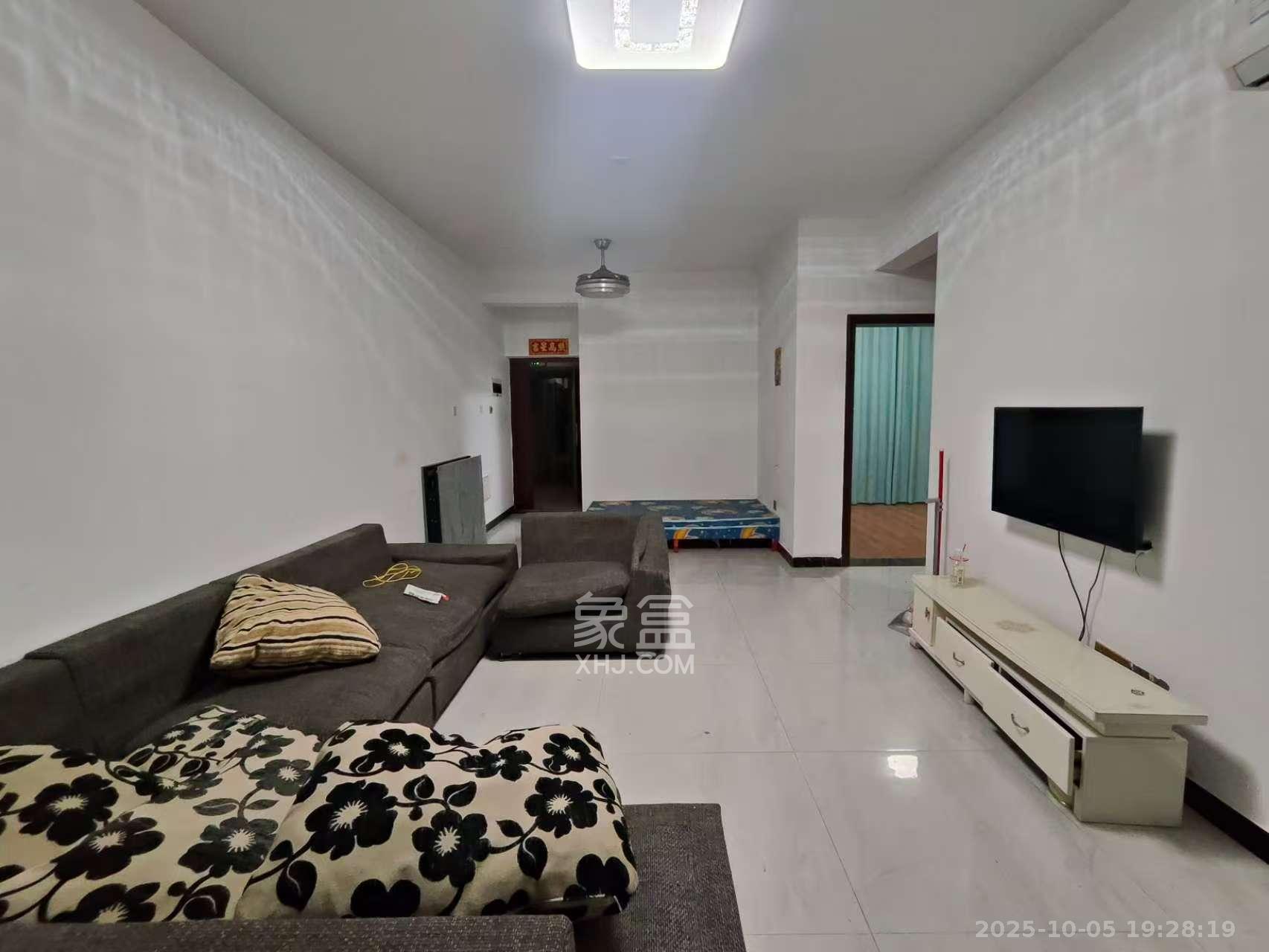 辉煌国际城二期  3室2厅1卫    2500.0元/月室内图