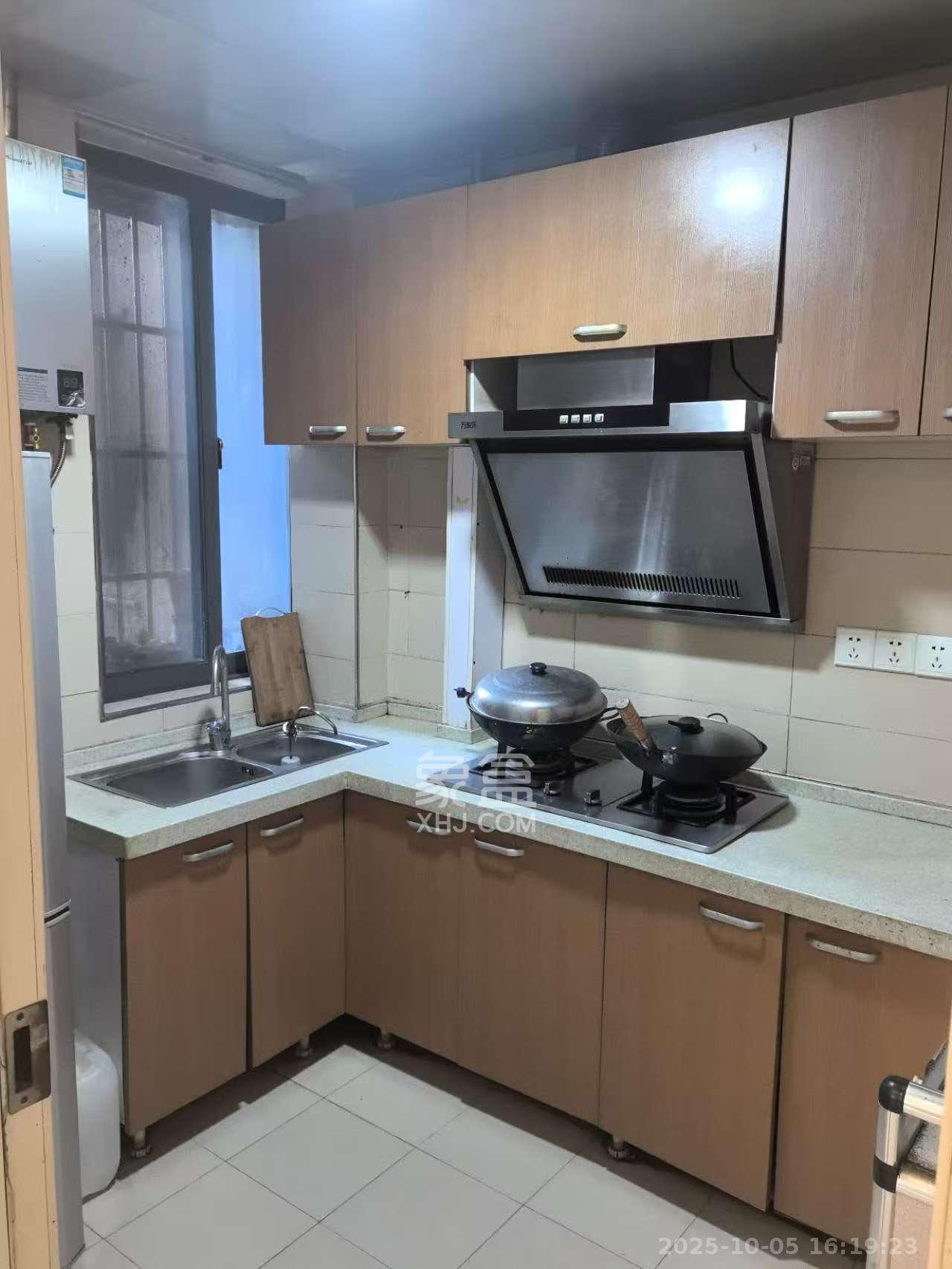 童话里  3室2厅1卫    1700.0元/月室内图