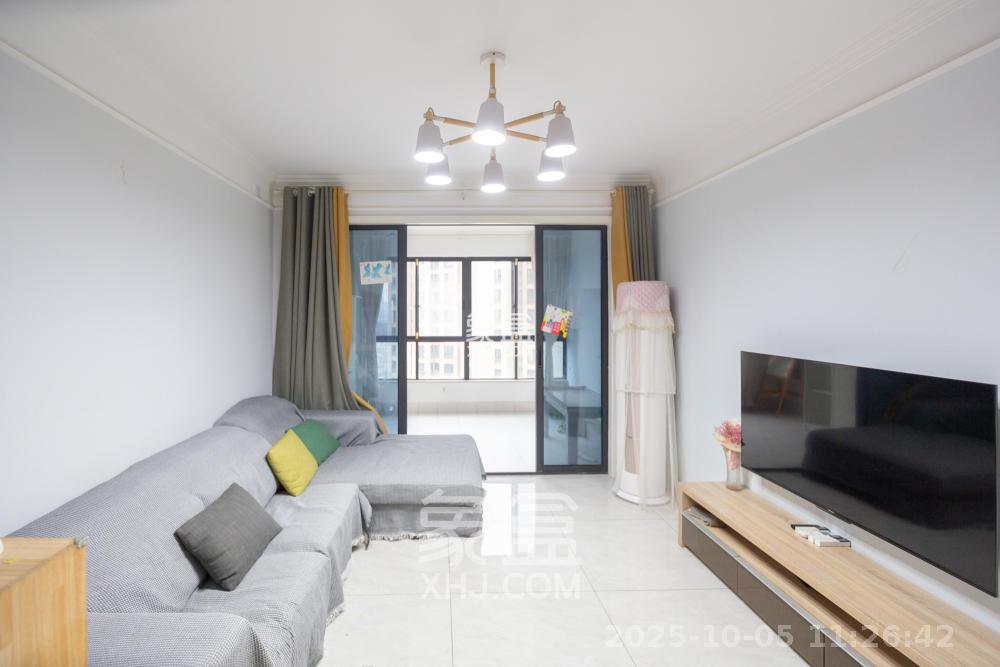 长房半岛蓝湾（观山月）  3室2厅1卫    2000.0元/月室内图1