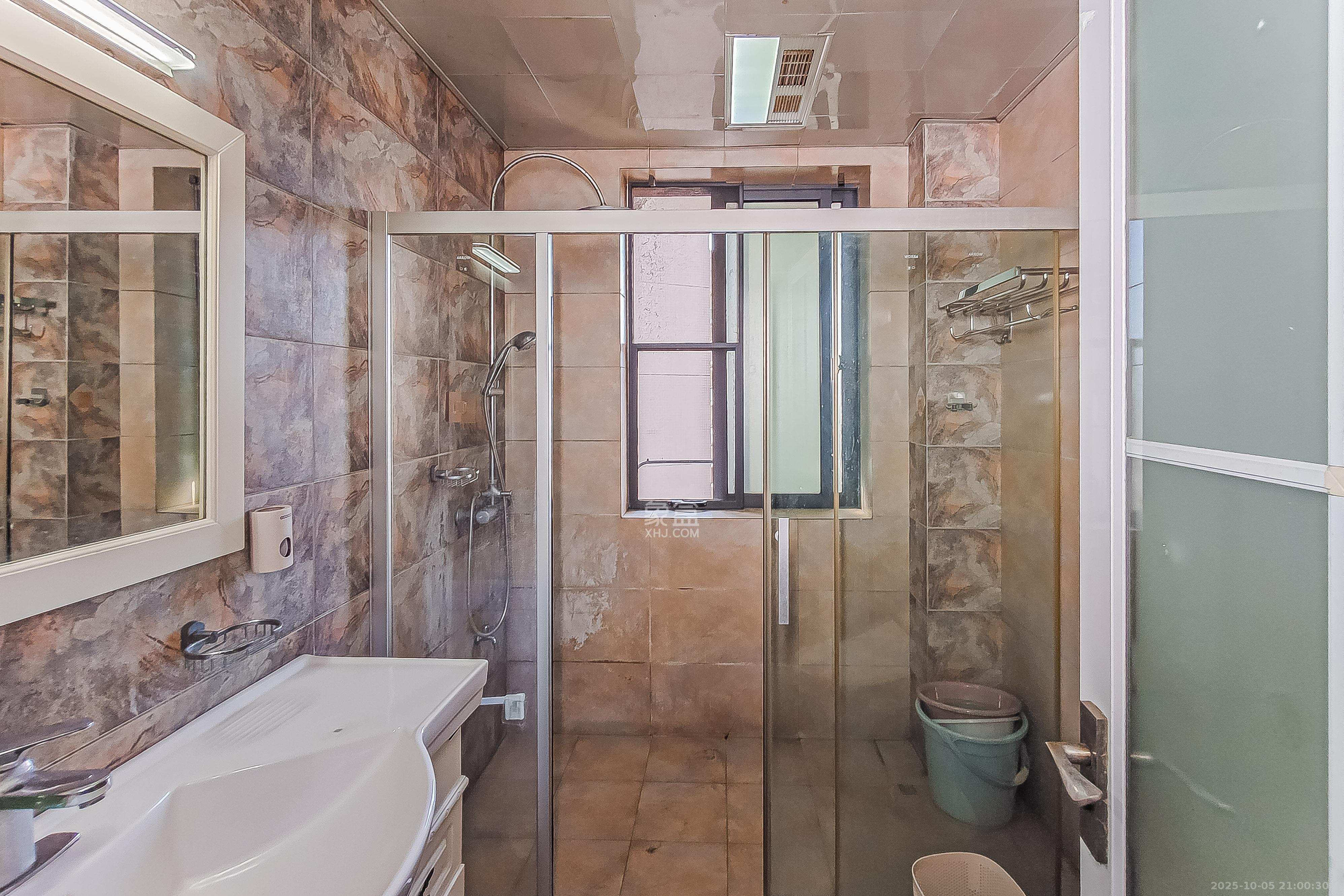 芙蓉蓉苑 1室1厅1卫 65.0万 芙蓉蓉苑 1室1厅1卫 65.0万卫生间