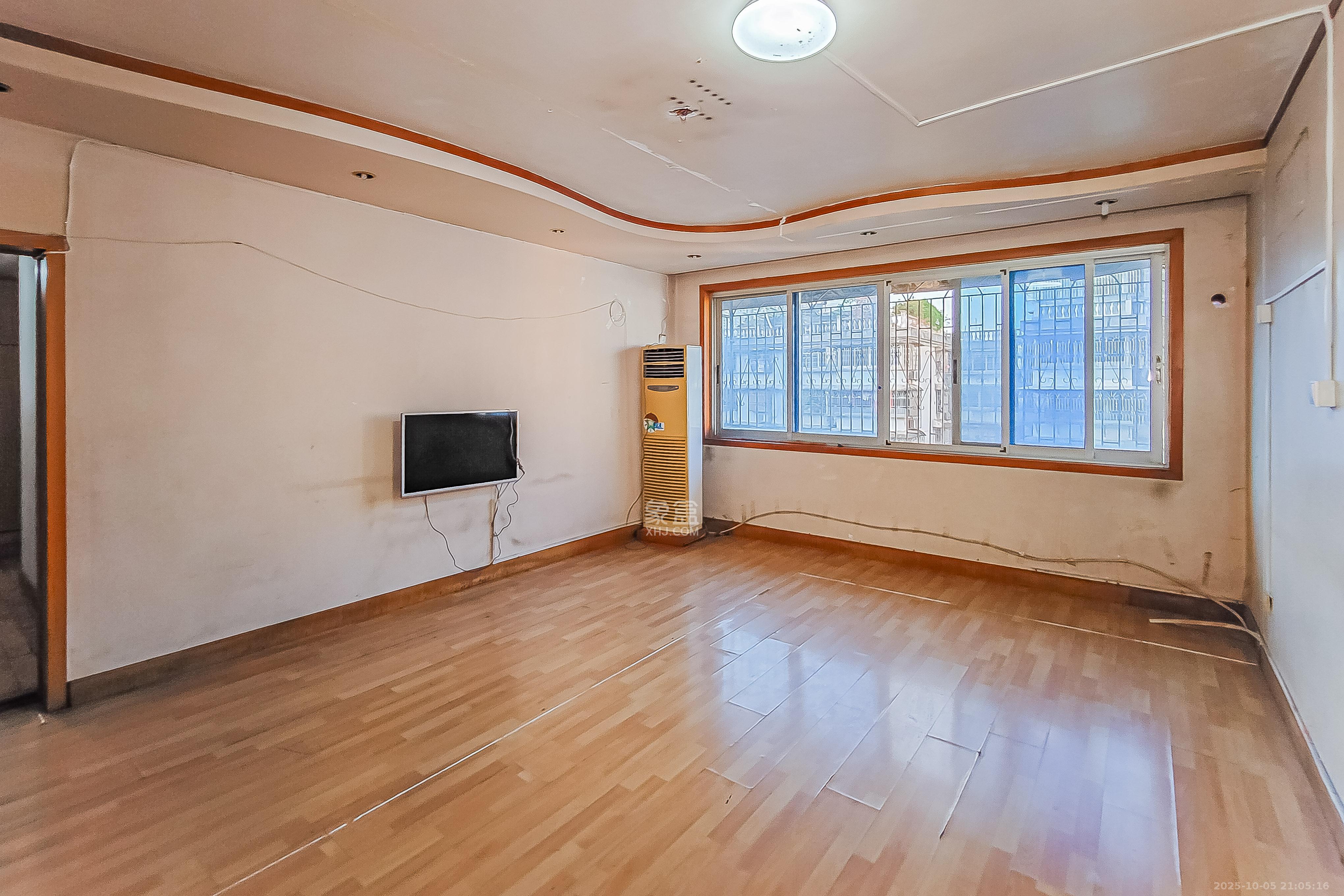 鸿园小区 3室2厅1卫 100.0万 鸿园小区 3室2厅1卫 100.0万客厅