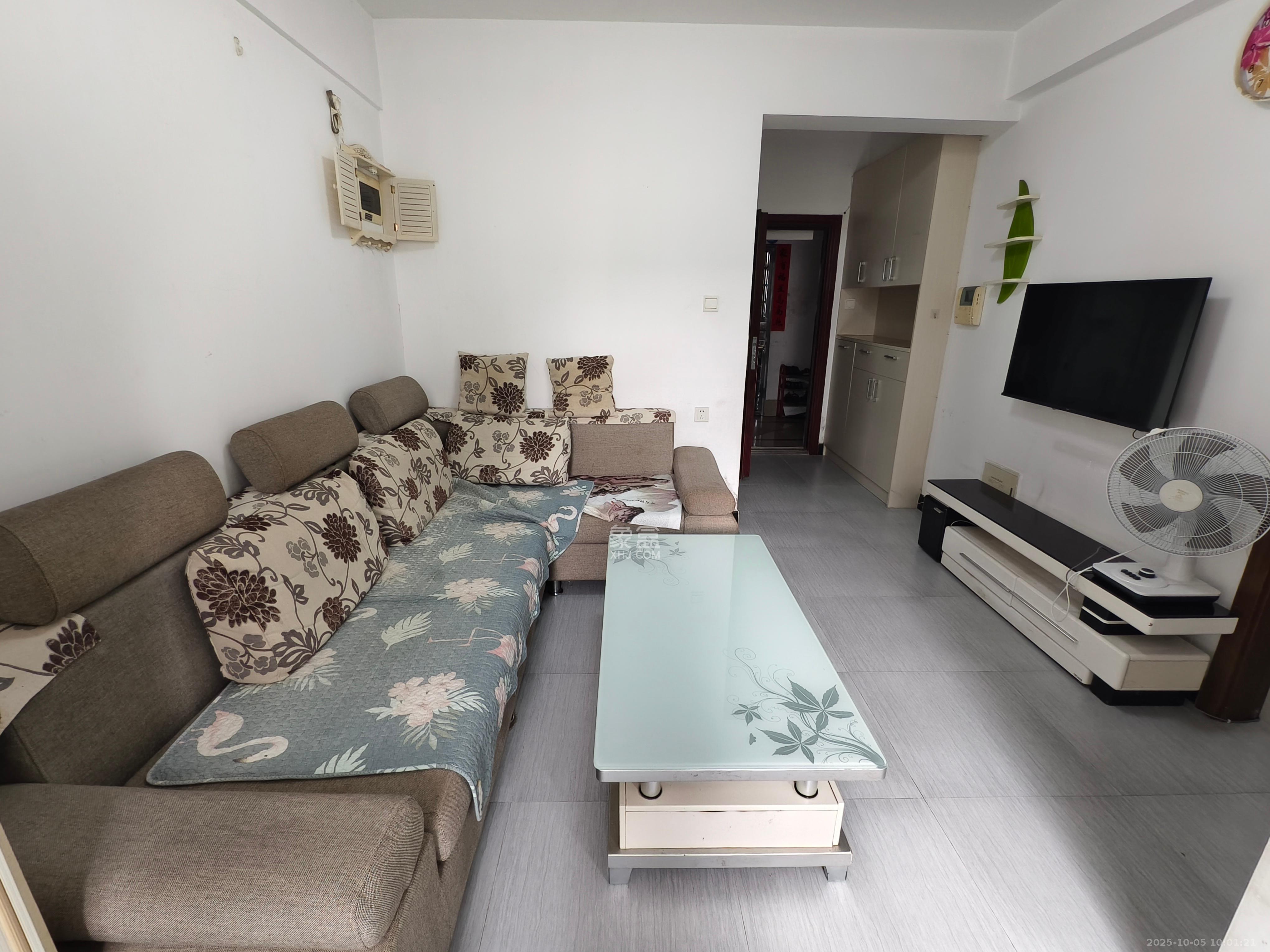 钱隆学府一、二期  1室1厅1卫    1580.0元/月 钱隆学府一、二期  1室1厅1卫    1580.0元/月室内图