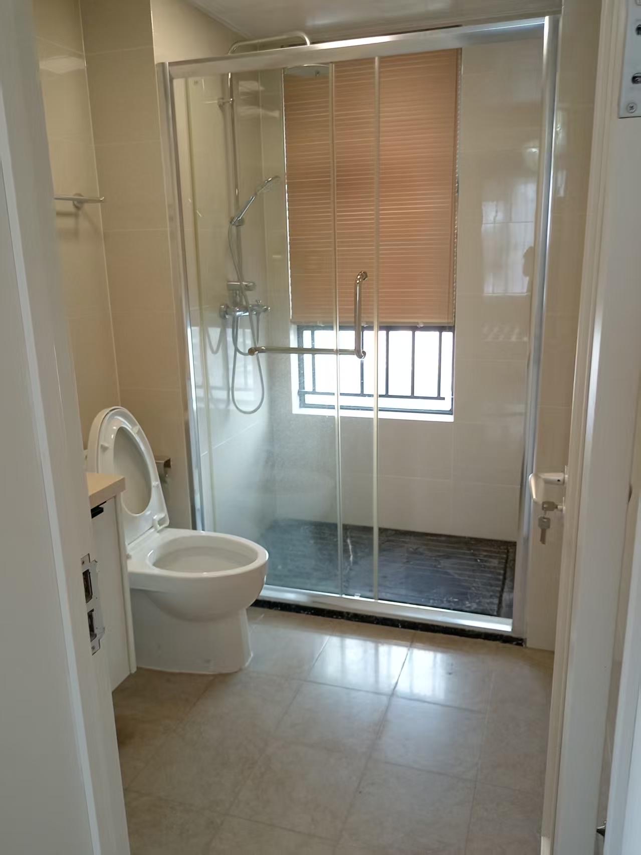 大华锦绣海岸四期  3室2厅2卫    180.0万 大华锦绣海岸四期  3室2厅2卫    180.0万客厅