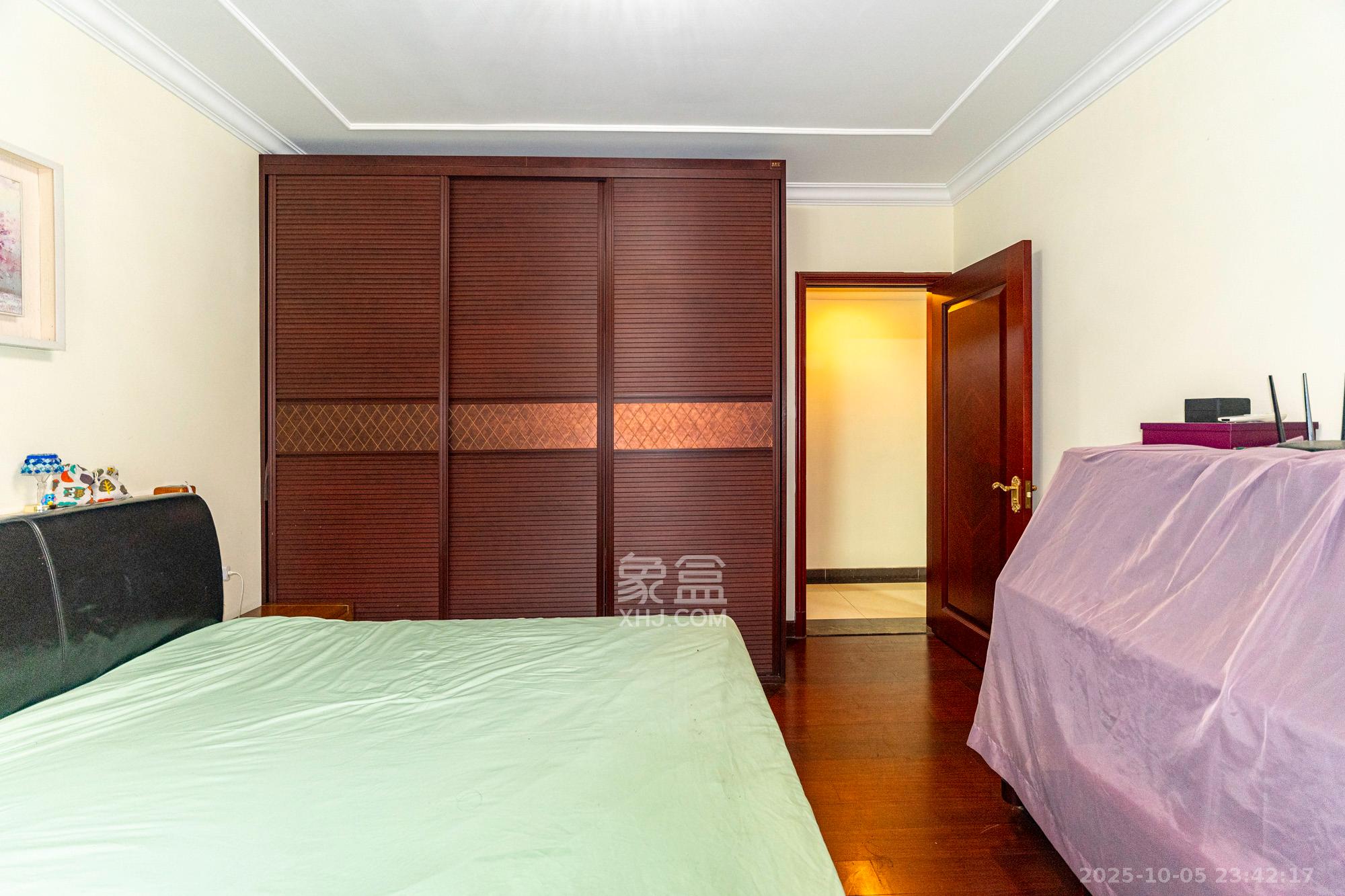 恒大翡翠华庭 3室2厅2卫 80.8万 恒大翡翠华庭 3室2厅2卫 80.8万卧室