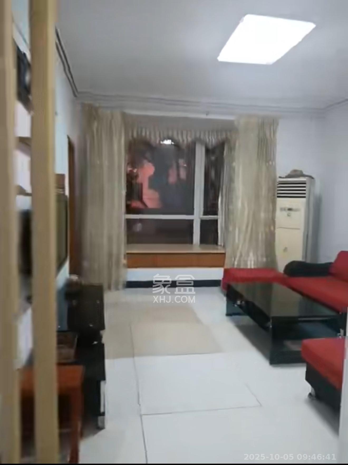 山水湾 1室2厅1卫 1600.0元/月 山水湾 1室2厅1卫 1600.0元/月室内图