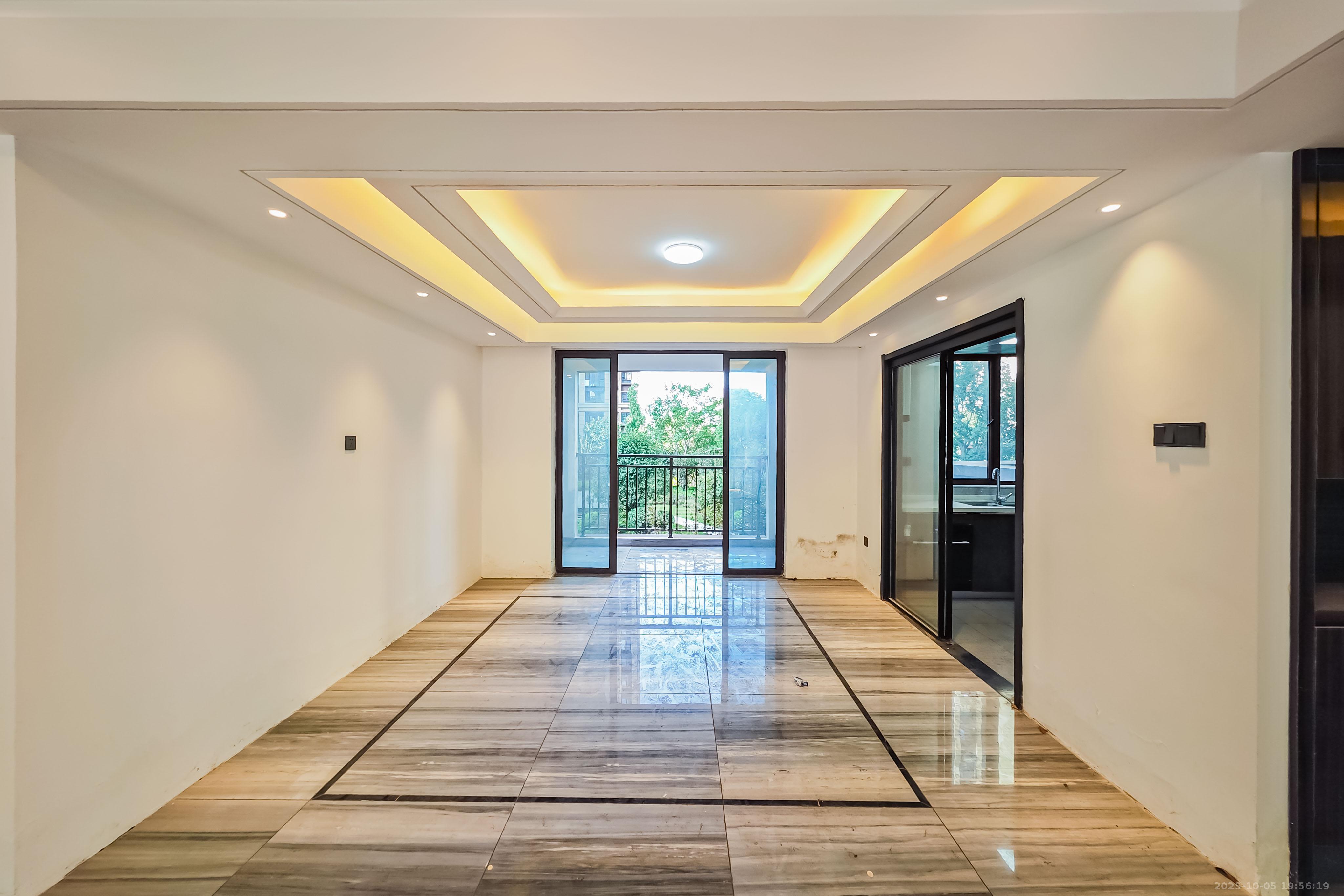 臻园 4室2厅2卫 150.0万 臻园 4室2厅2卫 150.0万客厅