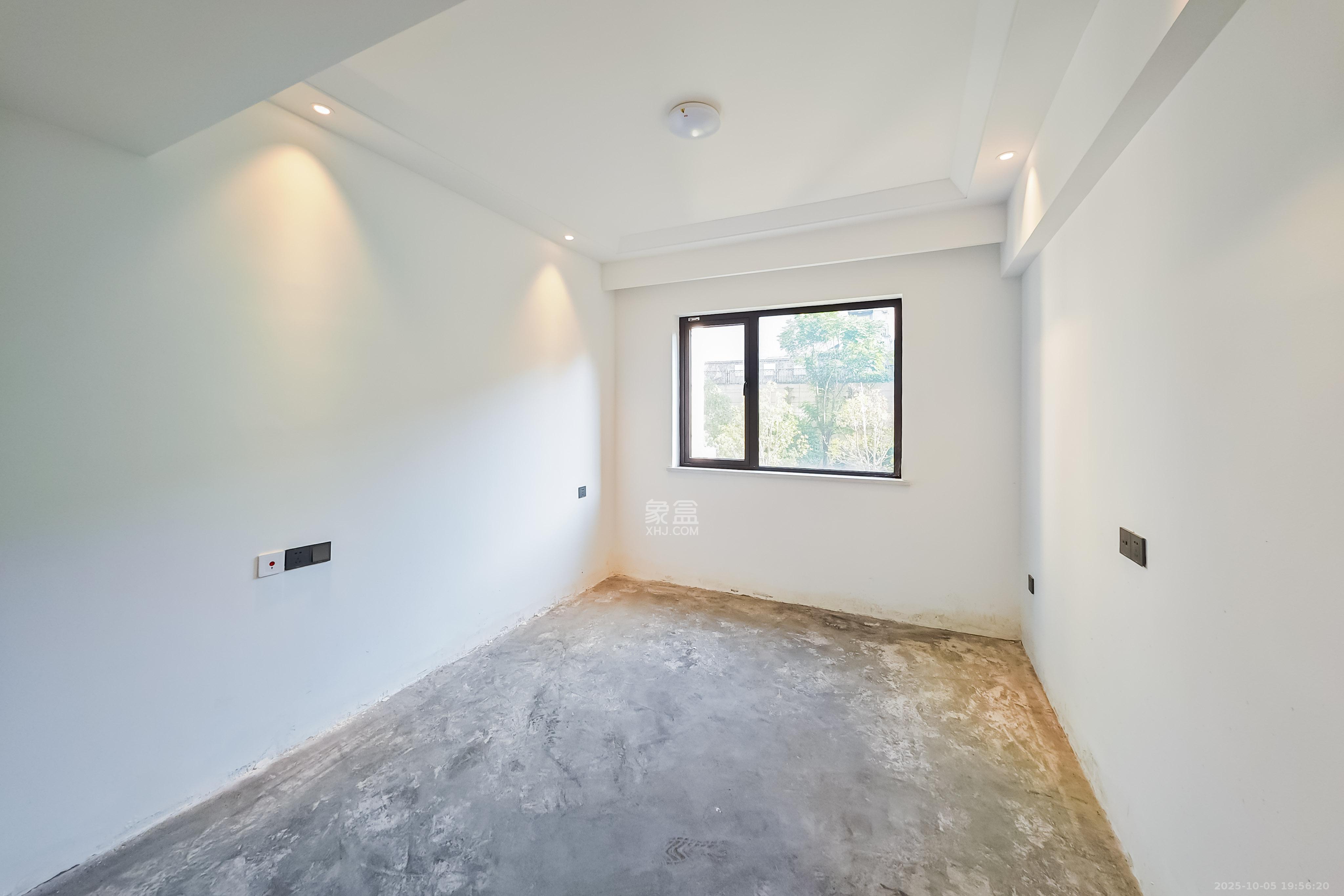 臻园  4室2厅2卫    150.0万卧室