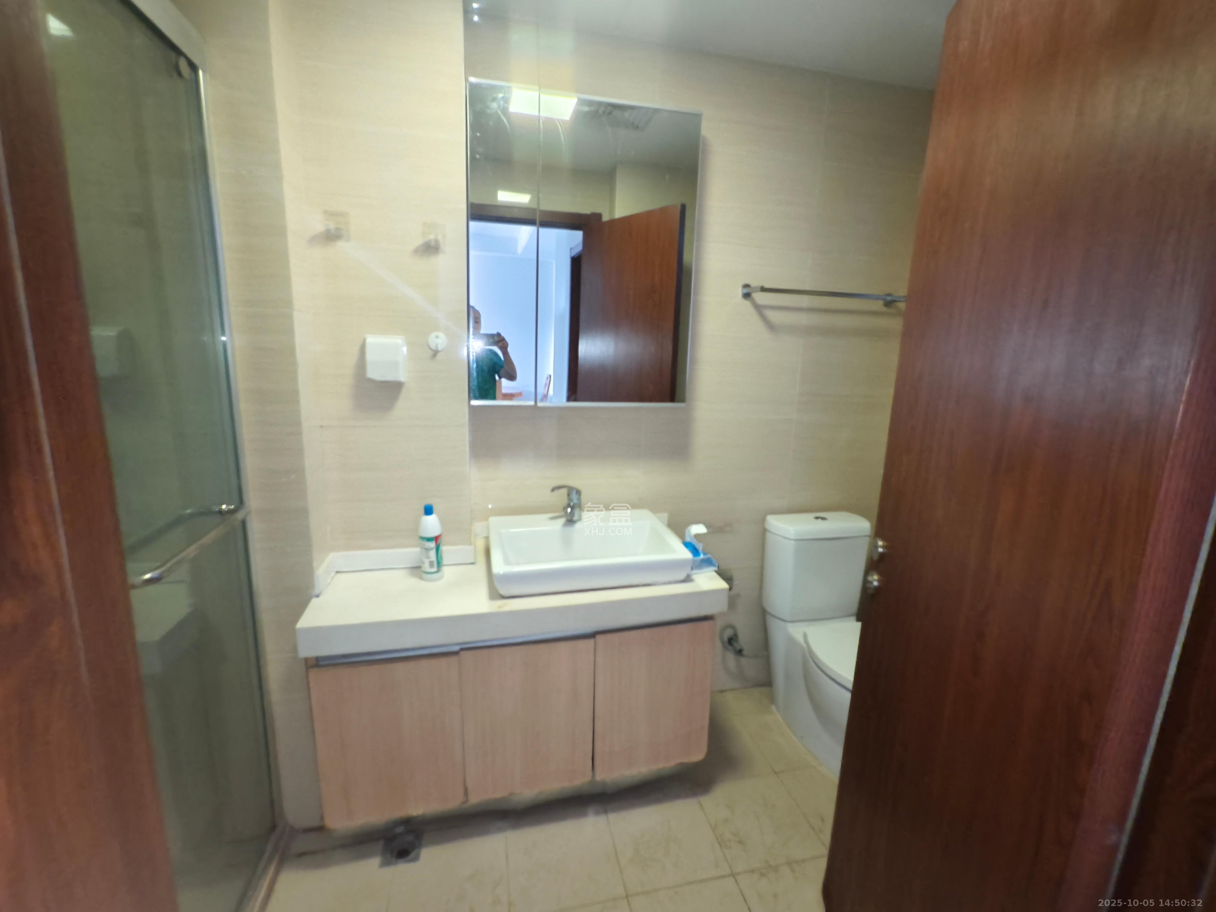 绿地公馆(绿地名邸) 3室2厅1卫 2500.0元/月 绿地公馆(绿地名邸) 3室2厅1卫 2500.0元/月室内图