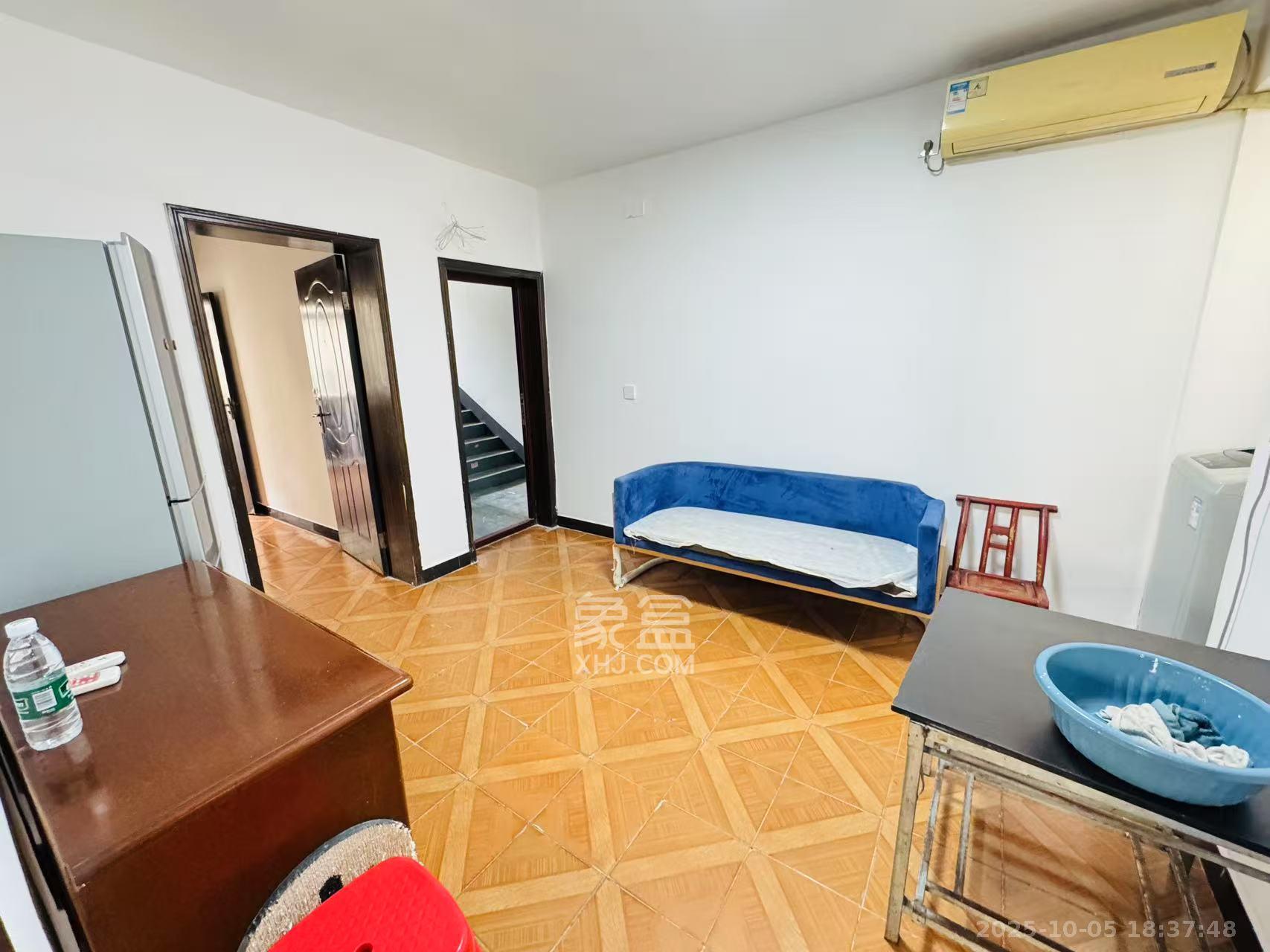 楚湘街一条巷散盘 1室1厅1卫 1600.0元/月 楚湘街一条巷散盘 1室1厅1卫 1600.0元/月室内图