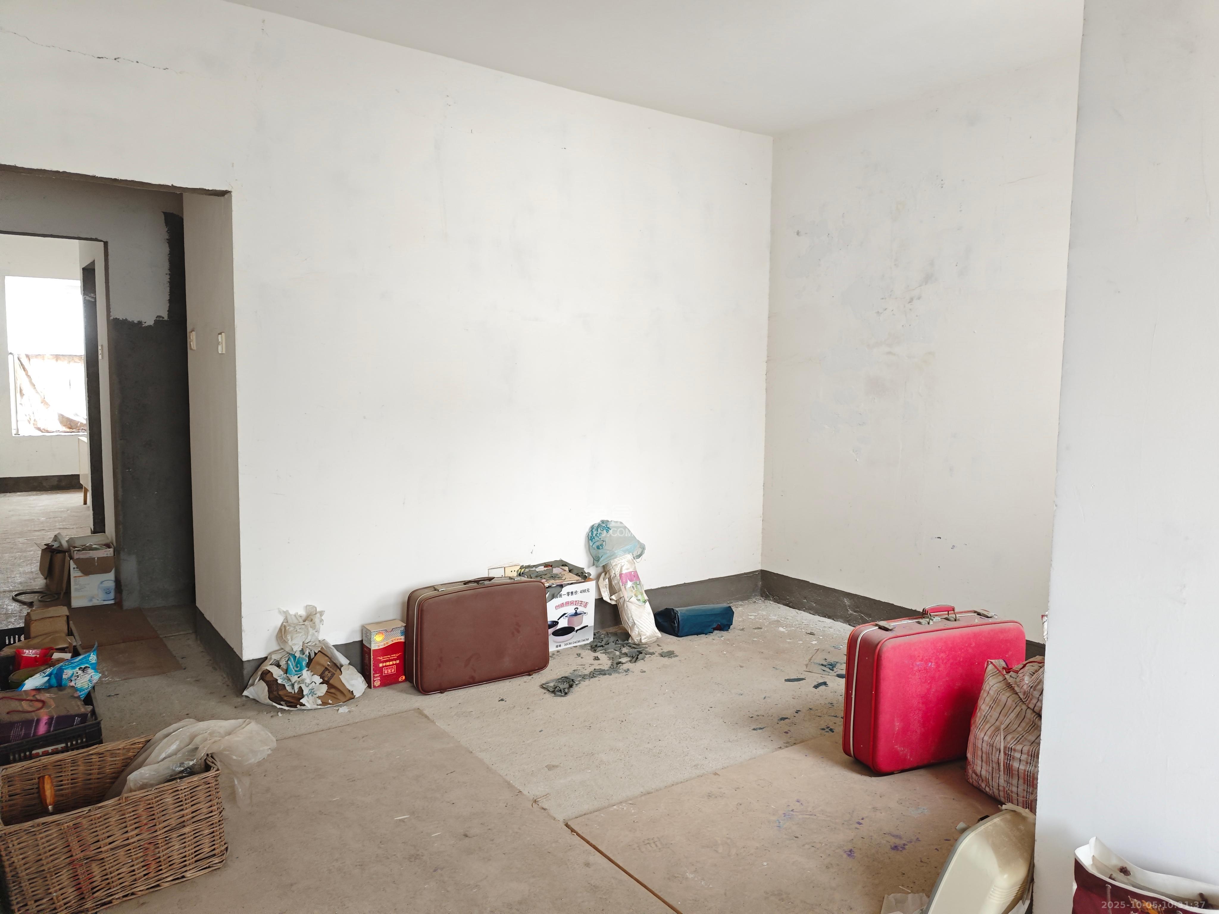 鸣沙苑总工会(市总工会宿舍) 3室2厅1卫 1800.0元/月 鸣沙苑总工会(市总工会宿舍) 3室2厅1卫 1800.0元/月室内图