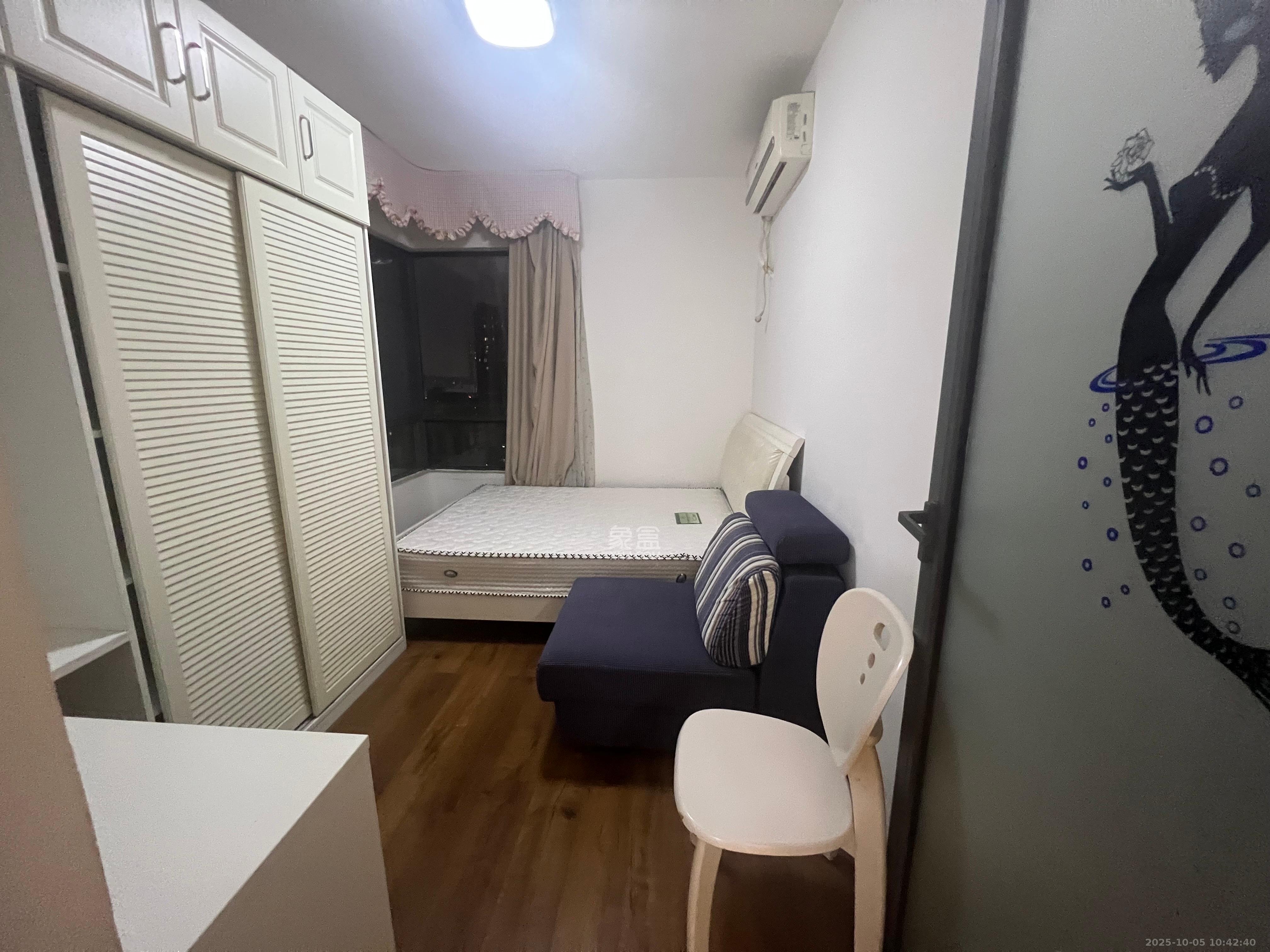 华润凤凰城二期  3室2厅2卫   2300.00元/月室内图